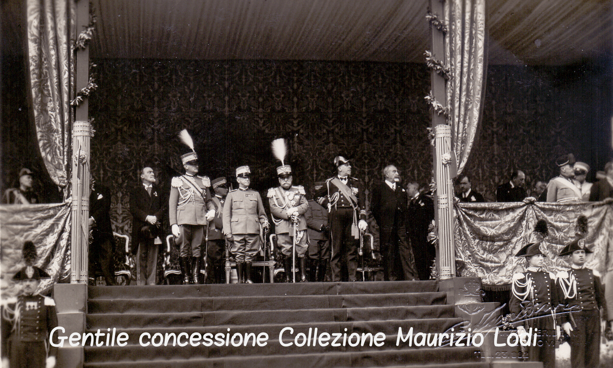 Genova 31 05 1931 il re inaugura arco caduti grande guerra (c).jpg