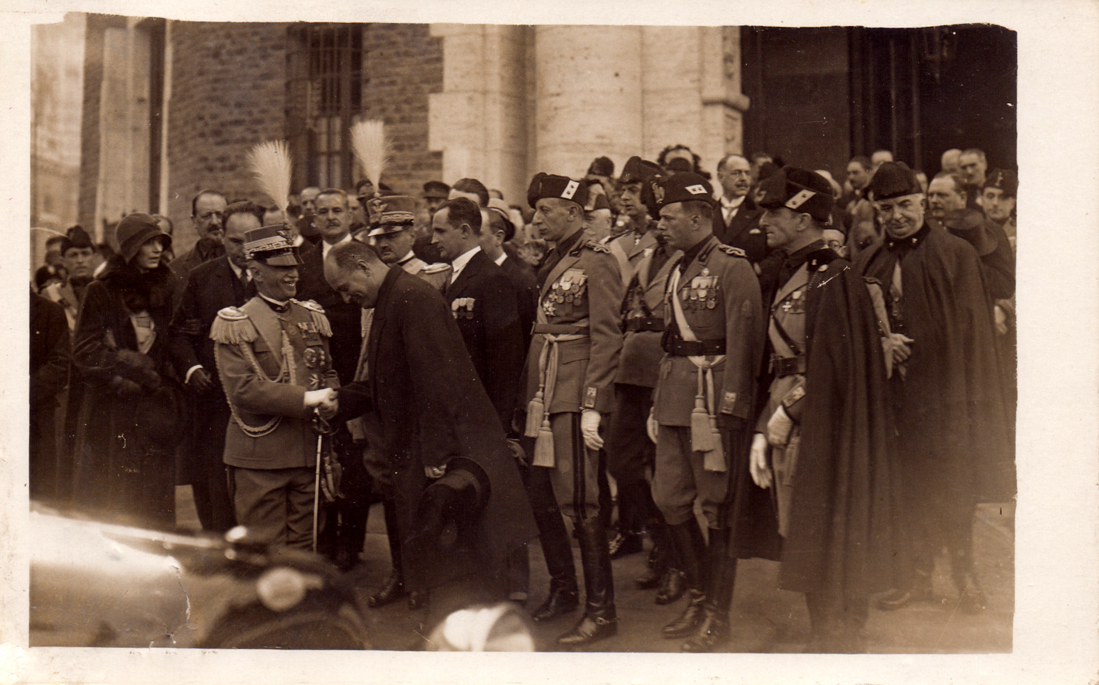 roma 04 11 1928 decennale vittoria inaugurazione casa madre mutilati Re Mussolini Delcroix e Turati.jpg