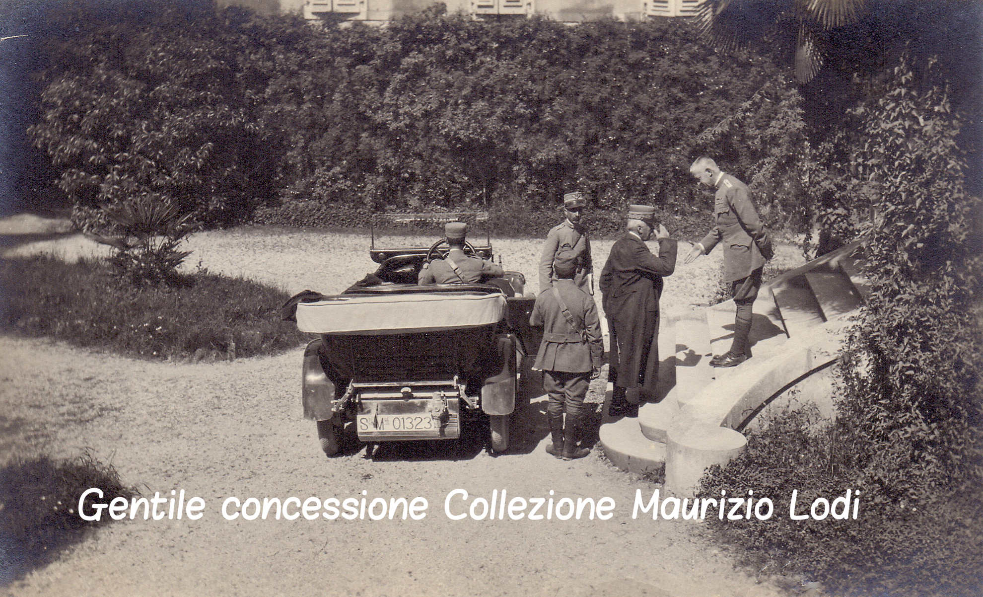 Cervignano 18 06 1916 Duca Aosta riceve a Villa Peteani Cadorna (c).jpg