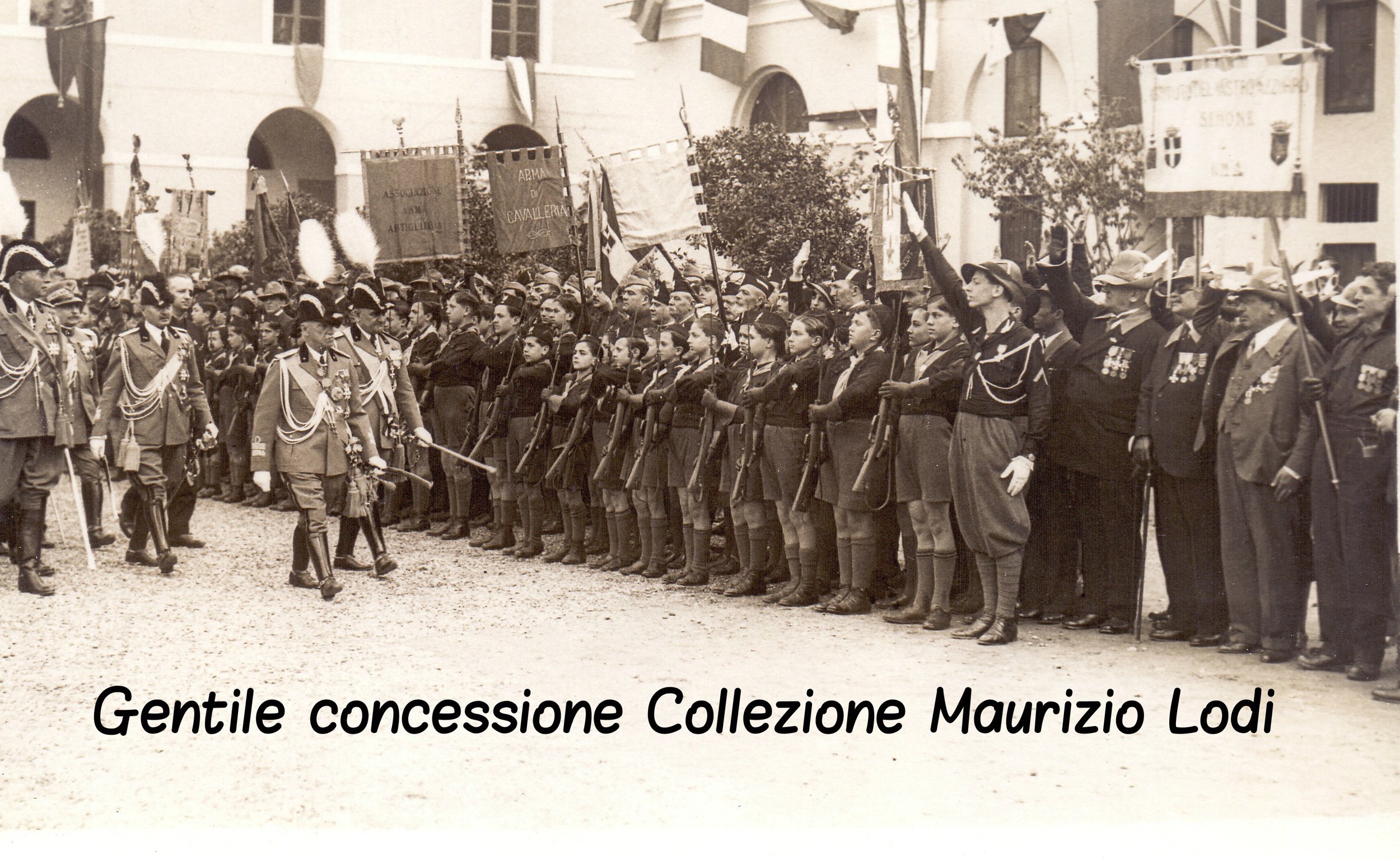 Roma 24 05 1935 il re in rassegna le ass reduci GG caserma Macao Castro Pretorio (c).jpg