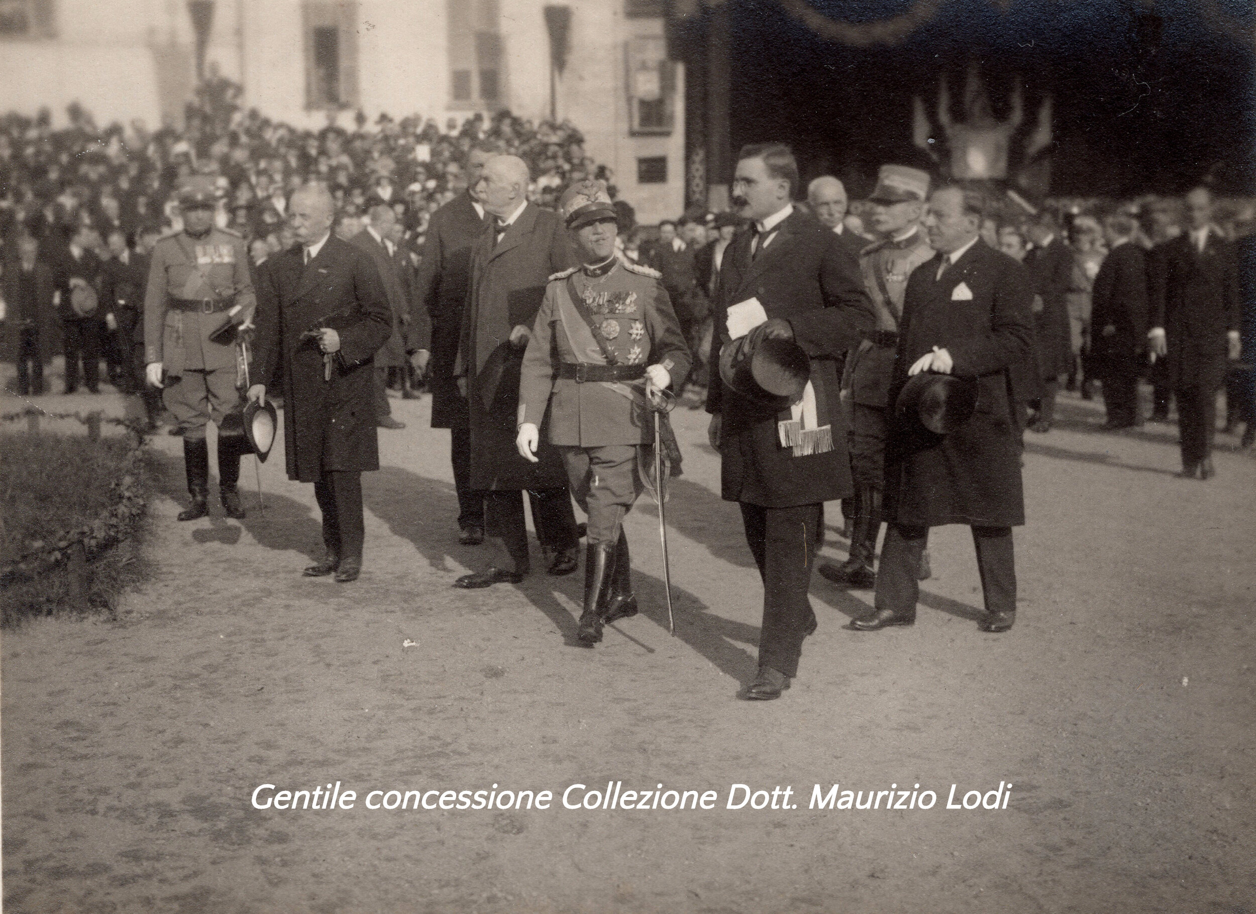Pinerolo (TO) 4 novembre 1923 inaug mon caduti gg alla Re Jolanda di Savoia e  Giovanni Giolitti 2 - Copia.jpg
