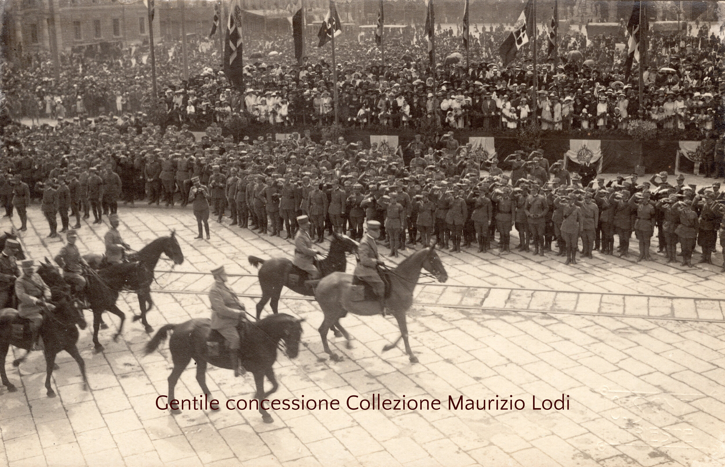 trieste 1 giu 1919 festa dello statuto sar emanuele filiberto apre la rivista militare c.jpg