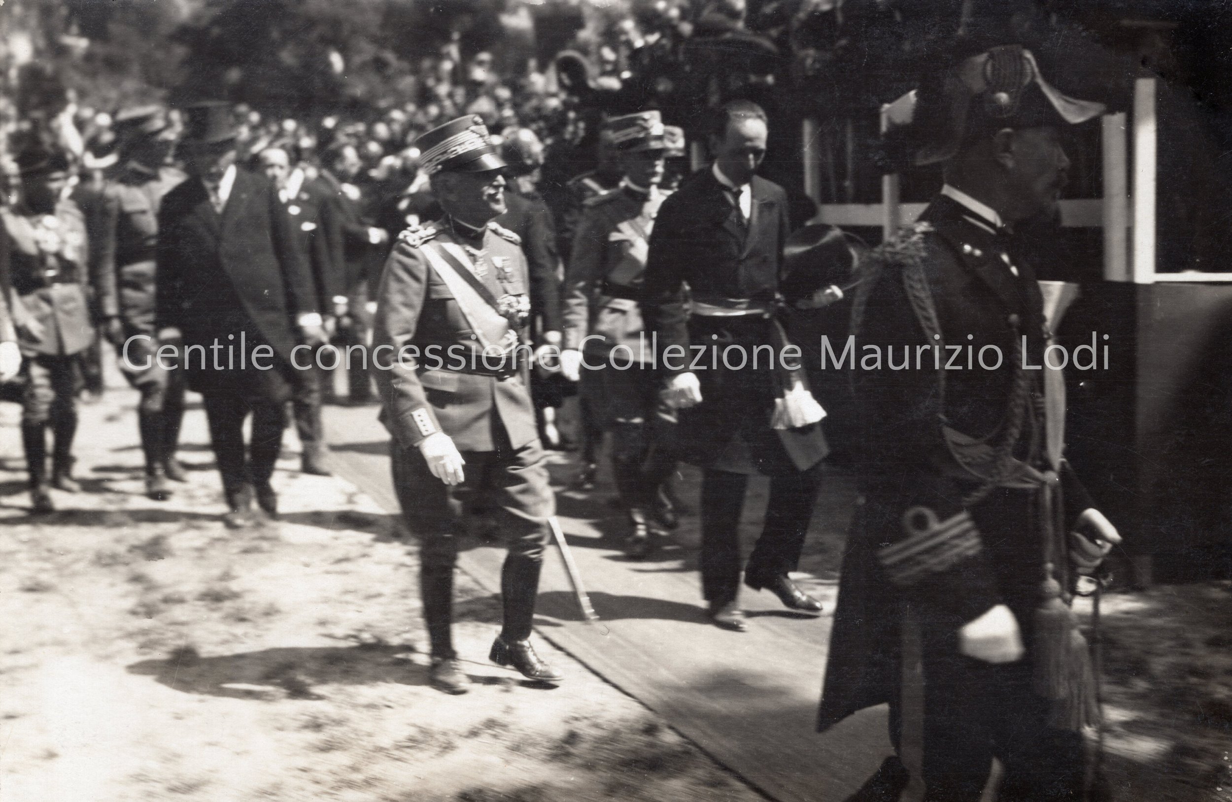 bolzano 12 07 1926 posa prima pietra monumento vittoria presenza SM il re c.jpg