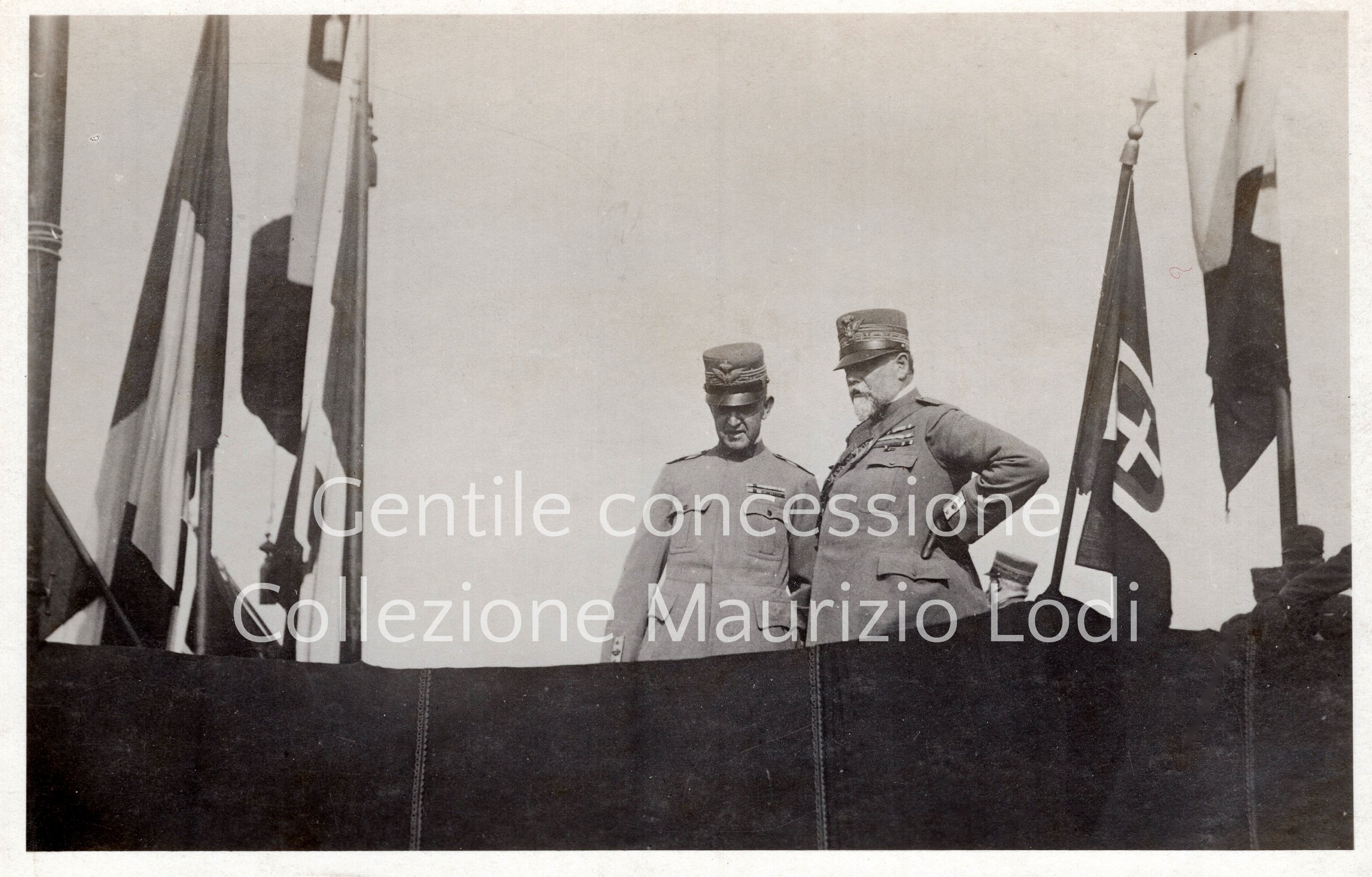 Cavallino Tre Ponti VE 1 luglio 1918 premiazione fanti 4a div con gen Petitti di Roreto (C).jpg