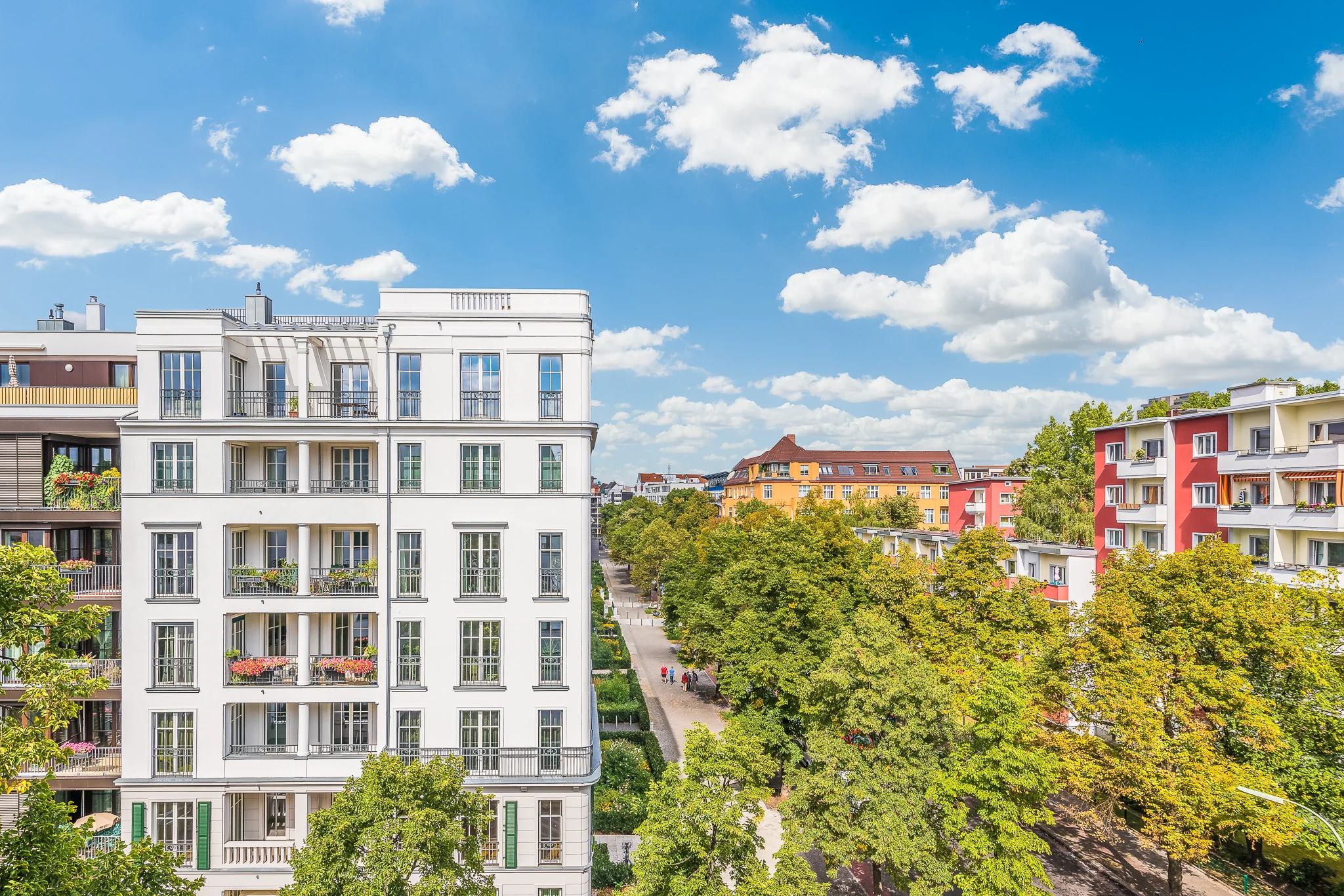 mehrfamilienhaus-aussenaufnahme-berlin-immobilienfotograf-03.jpg