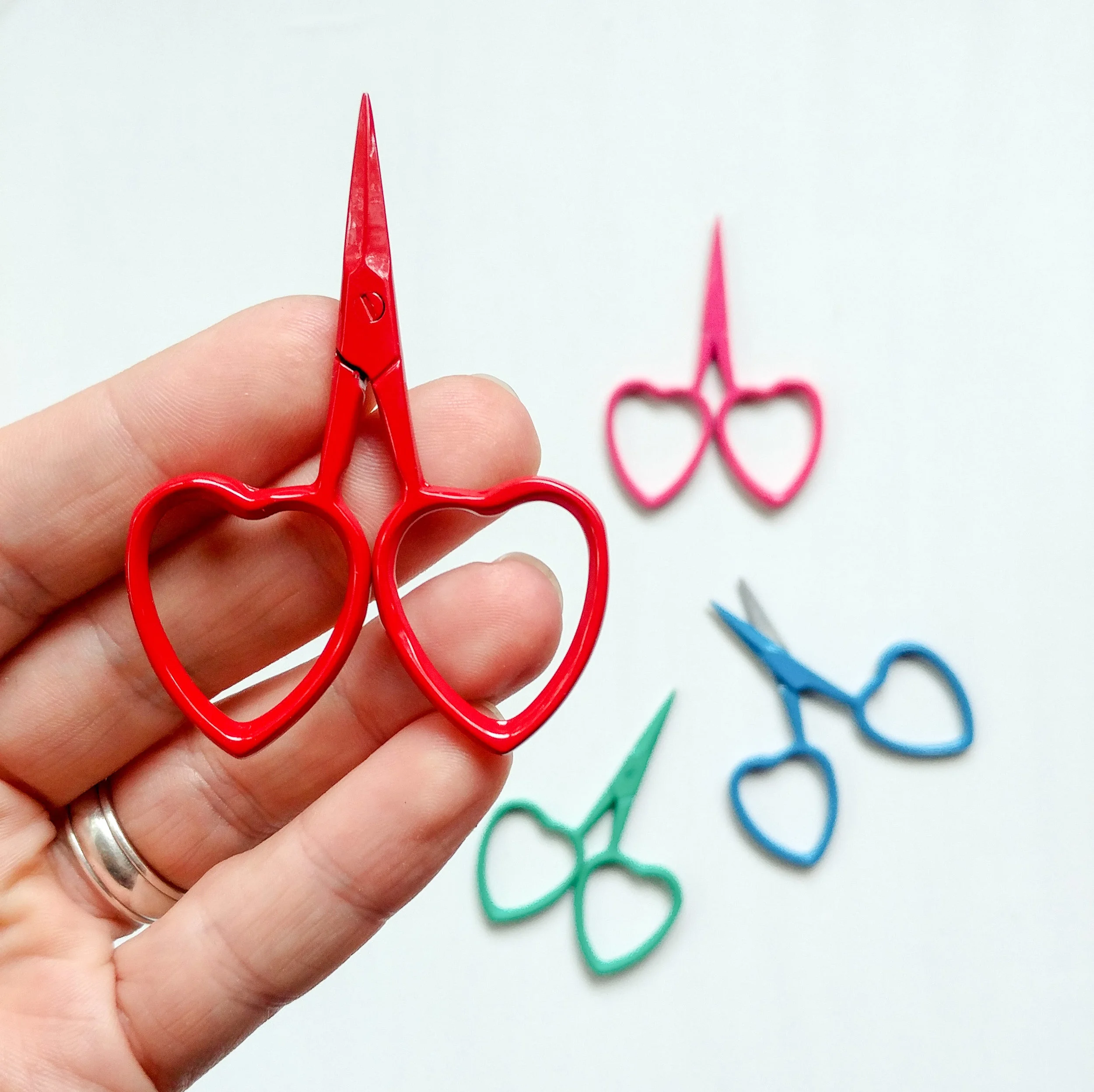 scissors_heart_2.jpg