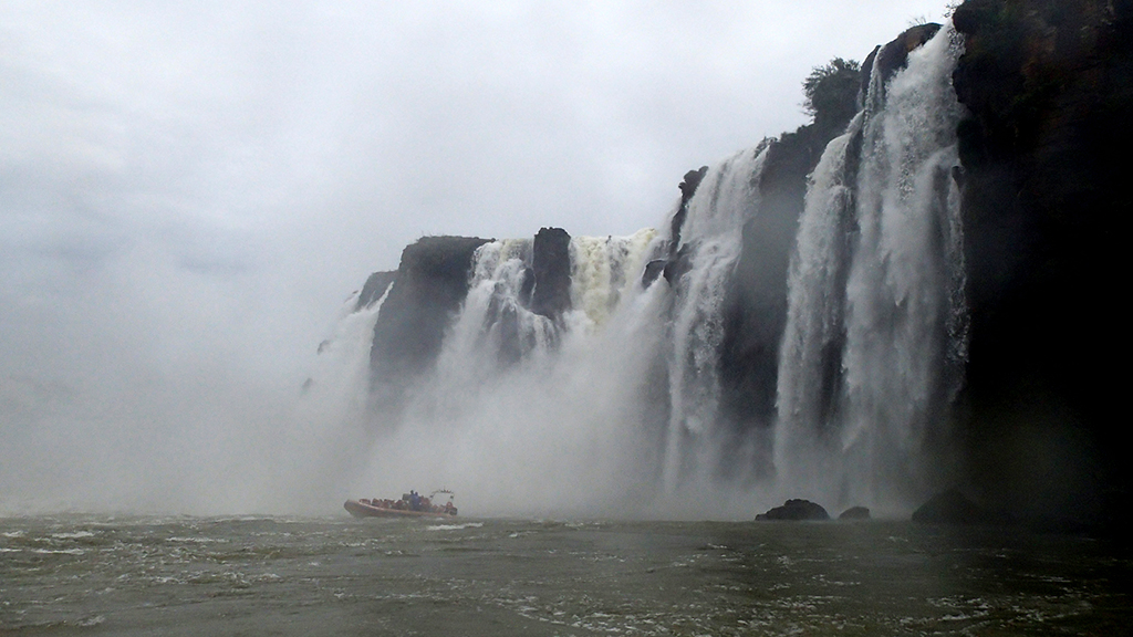 Un conjunt impressionant de vora 275 caigudes d'aigua al riu Iguaçú