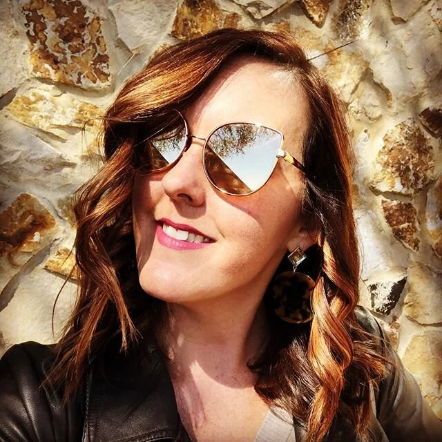 I love a good color story. #whenyourhairmatchesthewall @bellacollinaclub