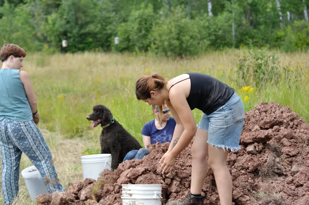 Sarah Magida , Karen Tiliakos, and Melissa Sclafani collecting clay