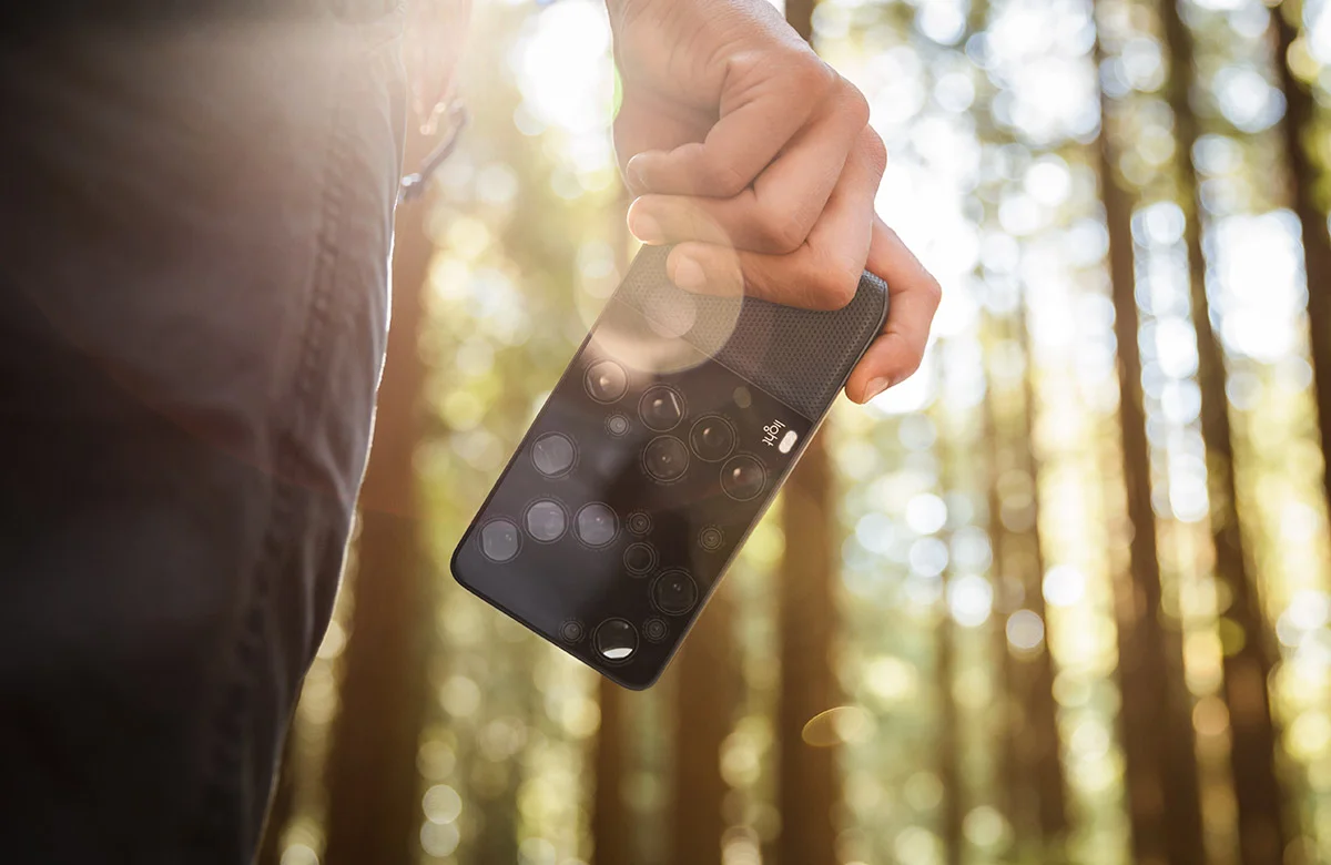 Light's L16 Camera Challenges DSLR Cameras 