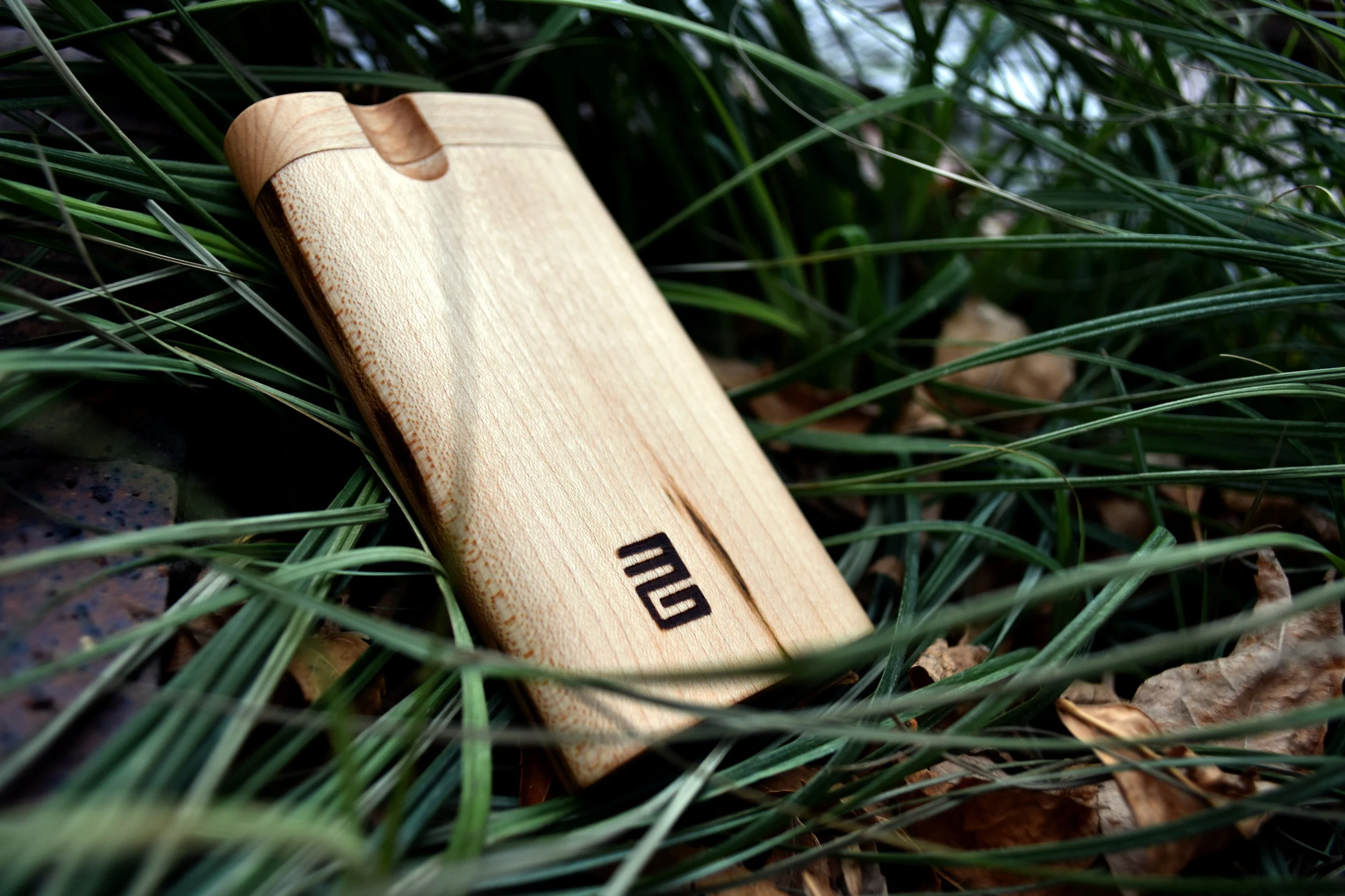 american-hand-made-tall-maple-wooden-dugout-glass-bat