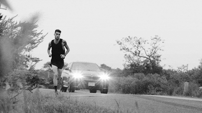 005 run by grass.gif