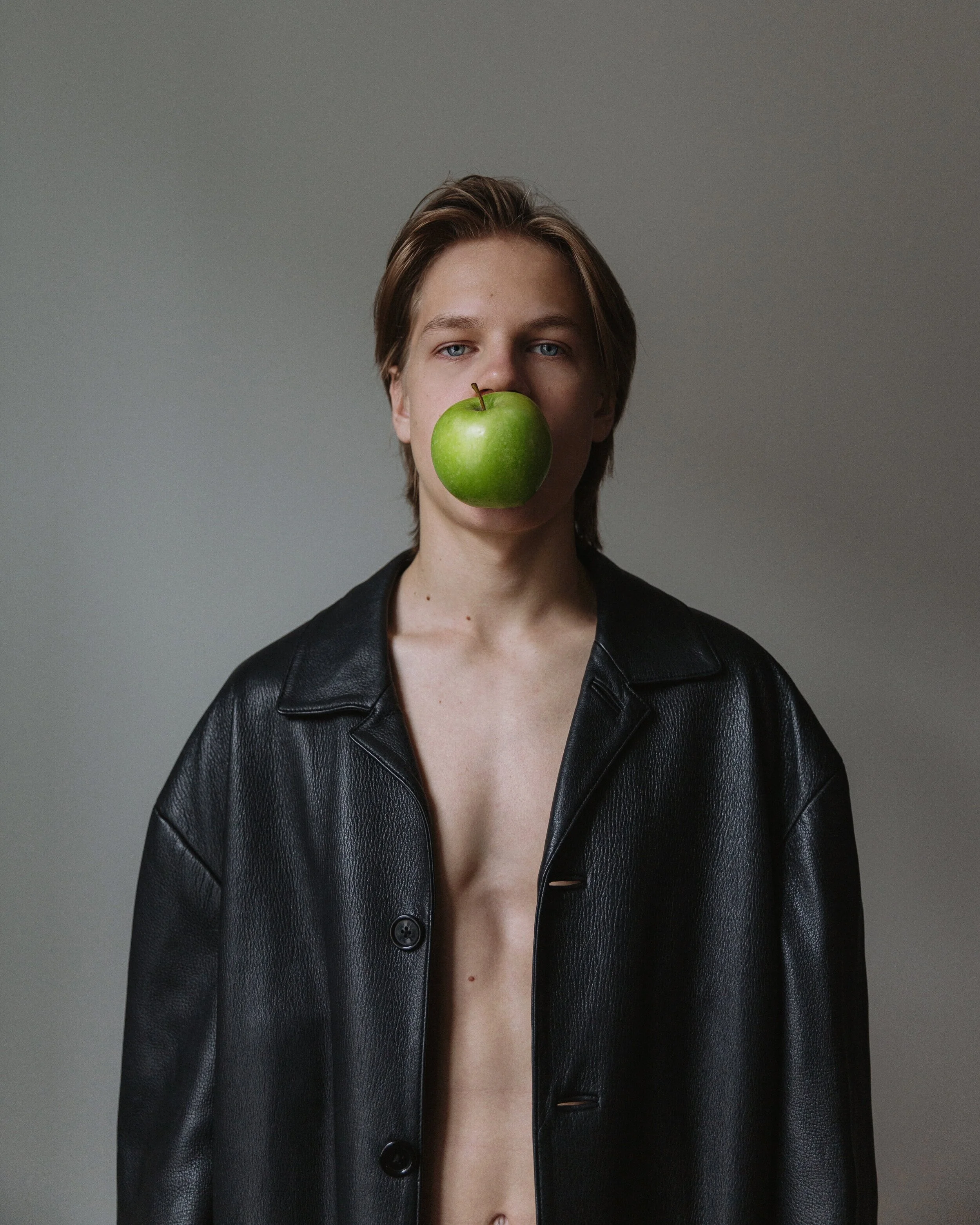 Tomas-magritte-final-2.jpg