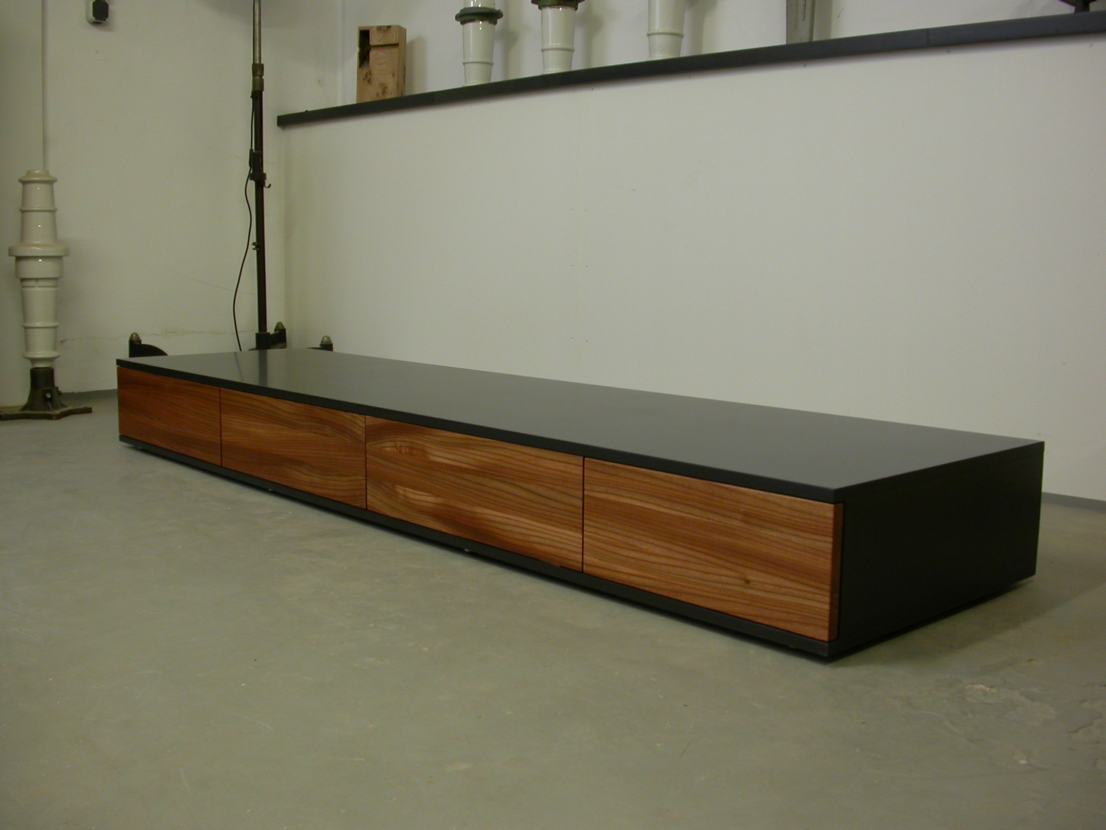 Flatboard Slimjim in unserem Showroom in Aachen-Brand.
