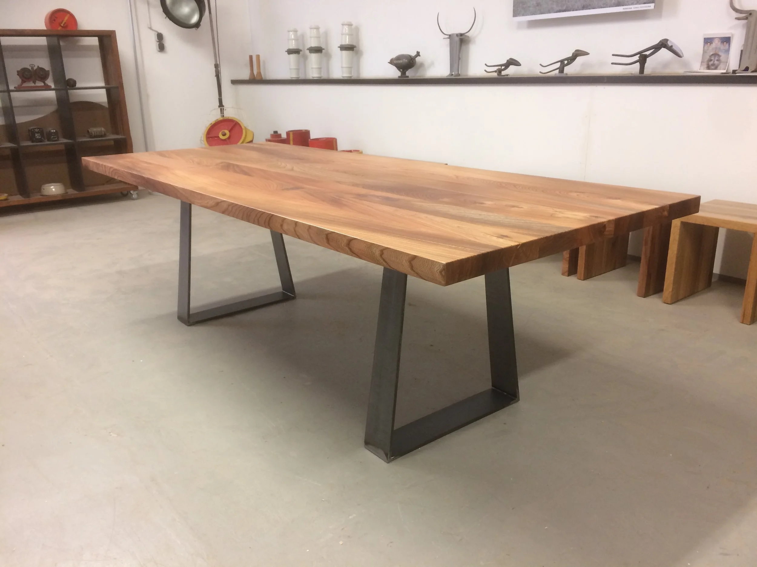 Sid 250 x 100 cm aus Rüster 5 cm und Stahl 2100,00 Euro. Diese Platte ist verkauft.