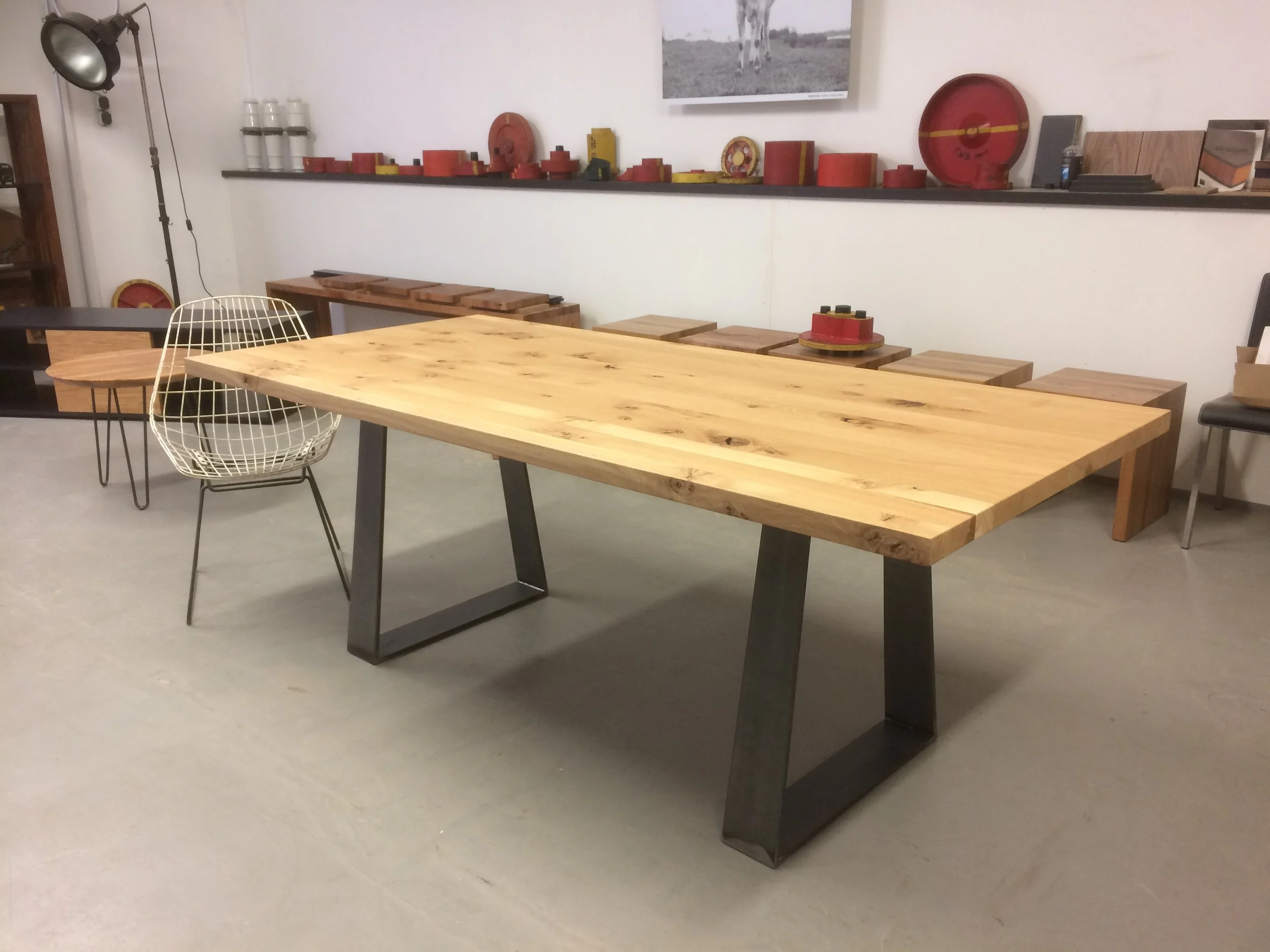 Kufentisch SID Asteiche und Stahl 2000 x 930 mm 1650 Euro inklusiv 19 % Umsatzsteuer ab Werkstatt. Dieser SID ist verkauft.