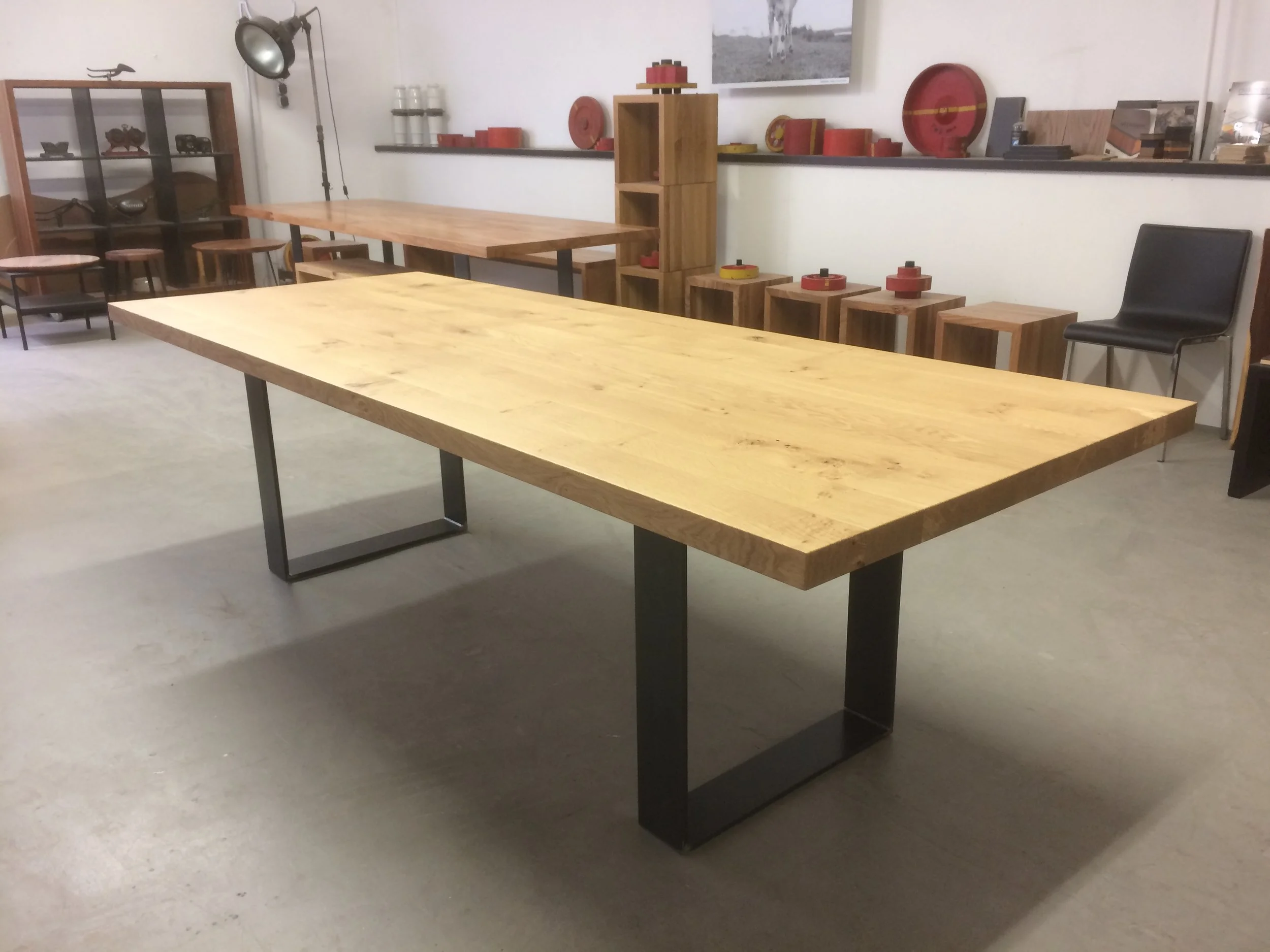 Kufentisch Oscar aus Asteiche und Stahl, 260 x 100 cm 2200 Euro