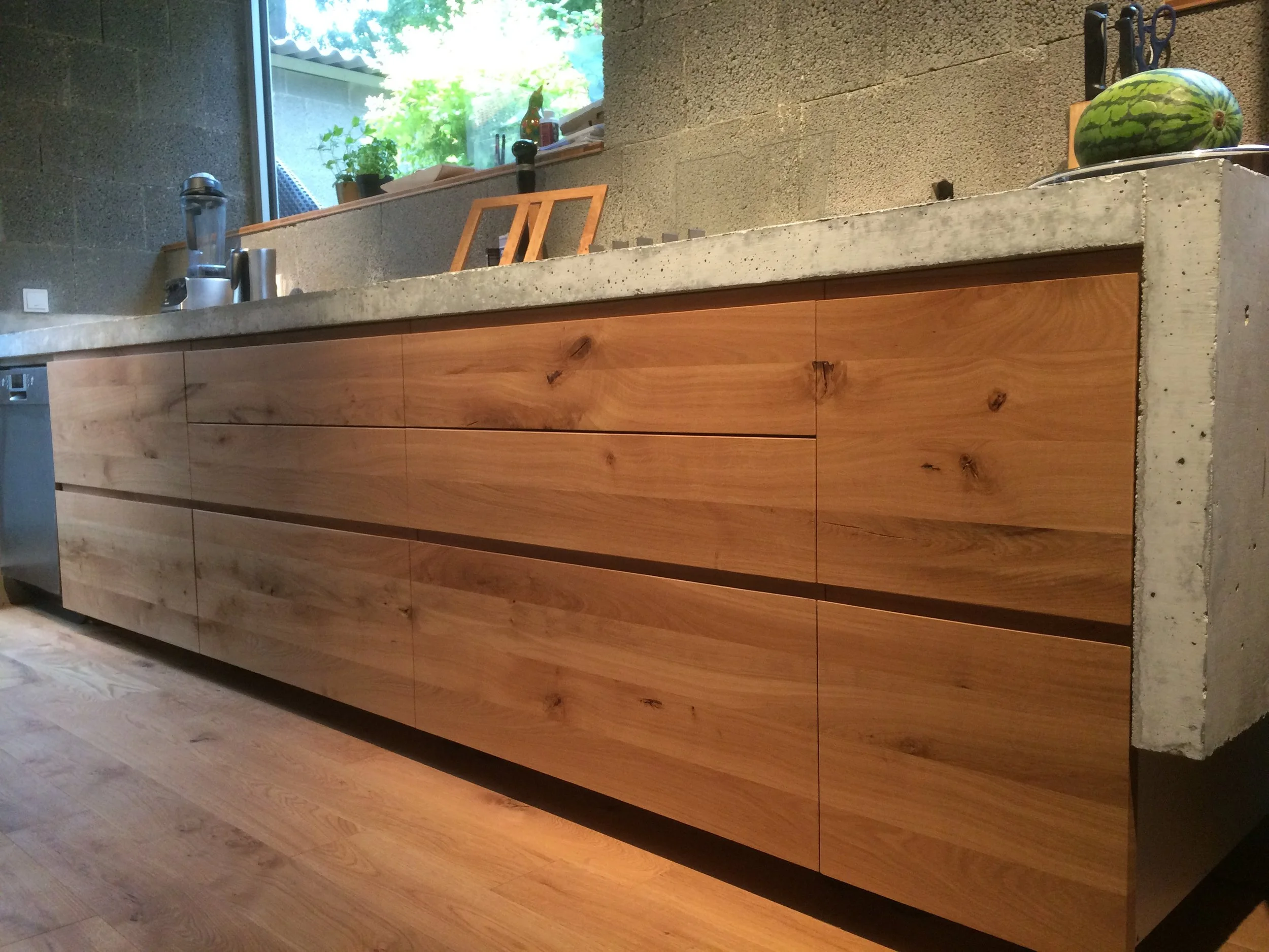 Küchenzeile aus Asteiche.