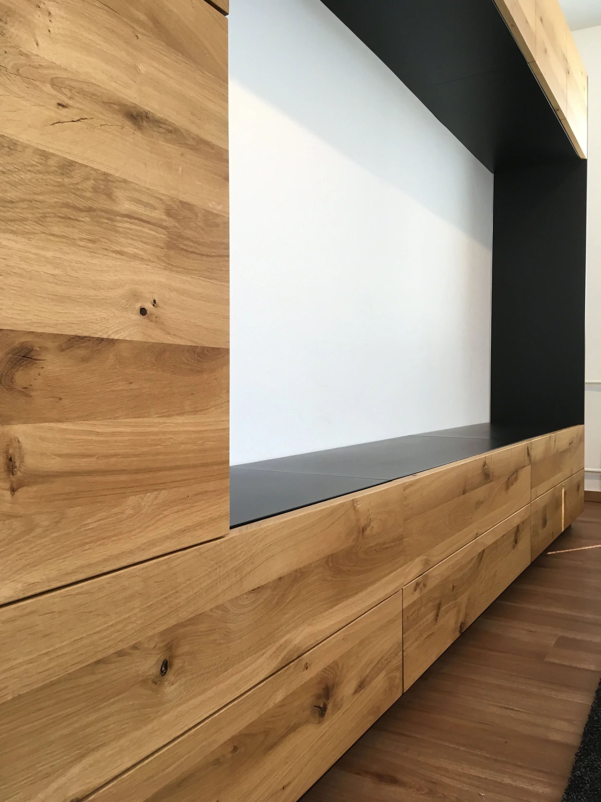 IMG_6056_Luckner_Moebel_Schrankwand_Asteiche_Showroom_Aachen.JPG
