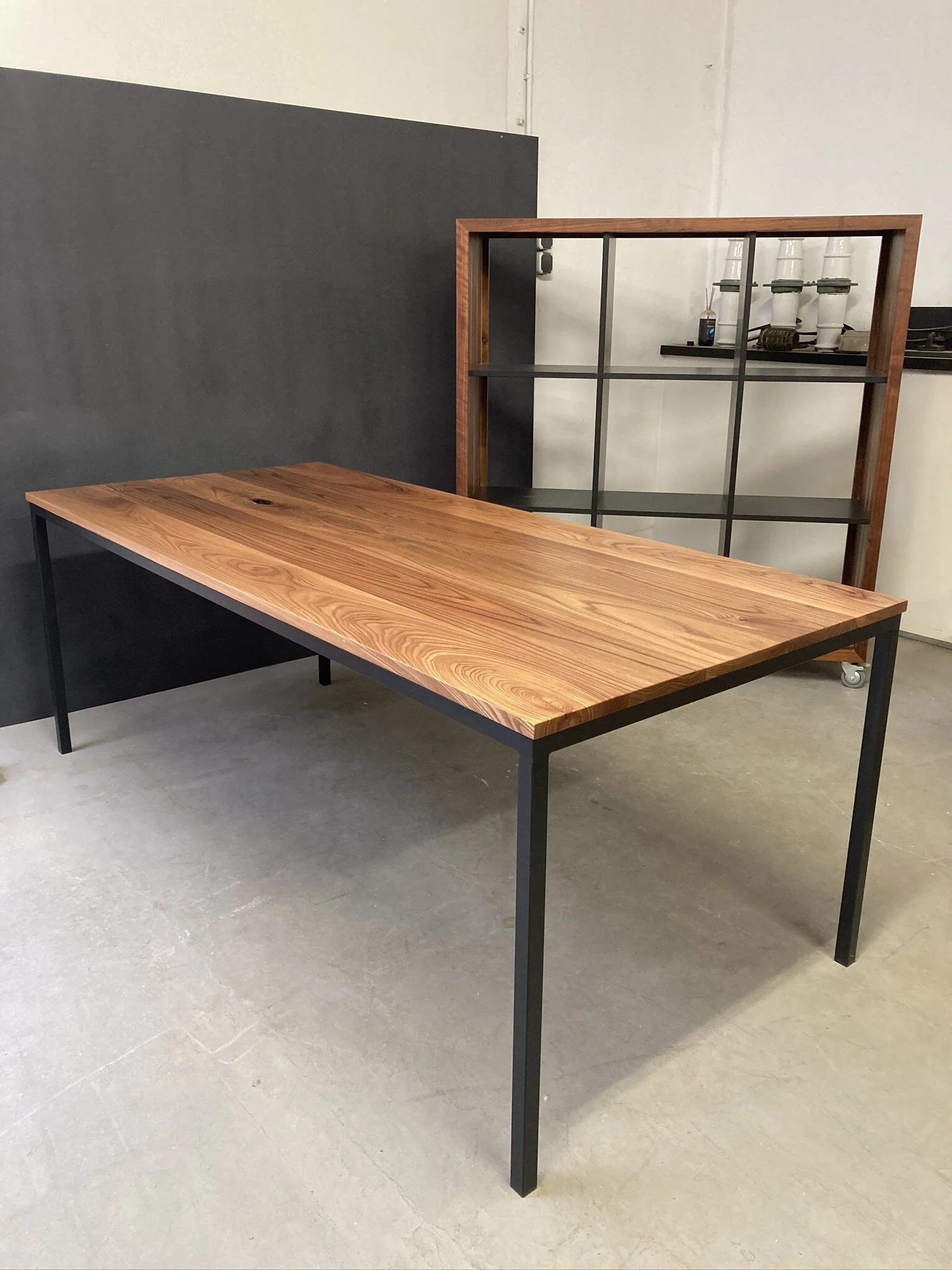IMG_8172_luckner_moebel_aachen_ruester_holztisch_stahlgestell_tischler.jpeg
