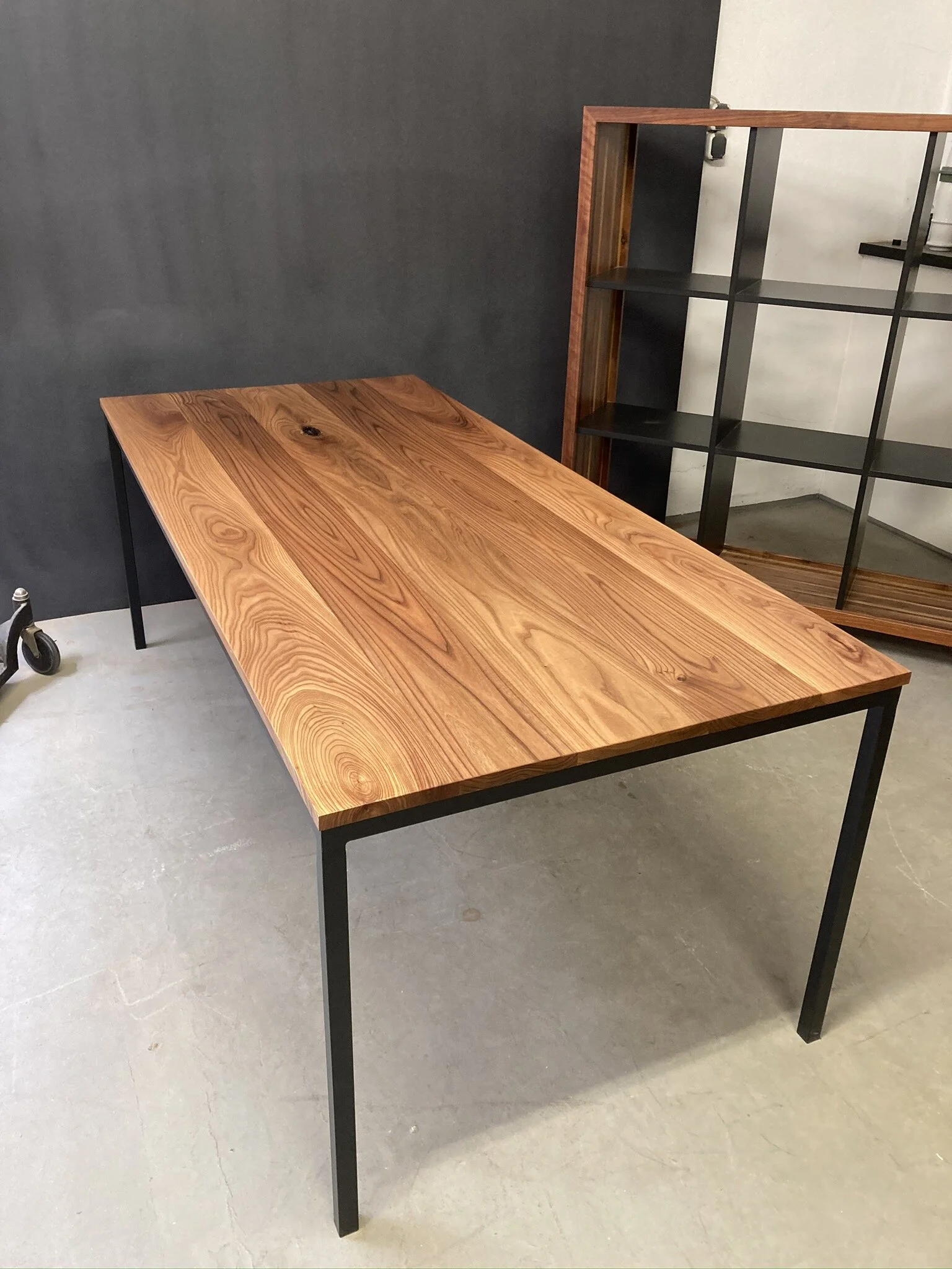 IMG_8171_luckner_moebel_aachen_ruester_holztisch_stahlgestell_tischler.jpeg