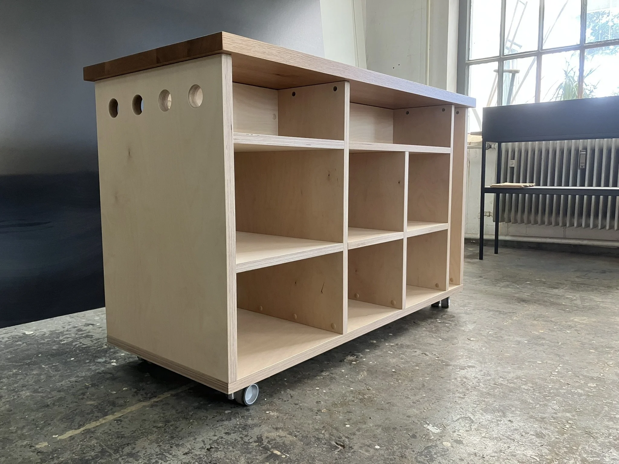 IMG_6363_luckner_moebel_aachen_rollwagen_kueche_multiplex_eiche.jpeg