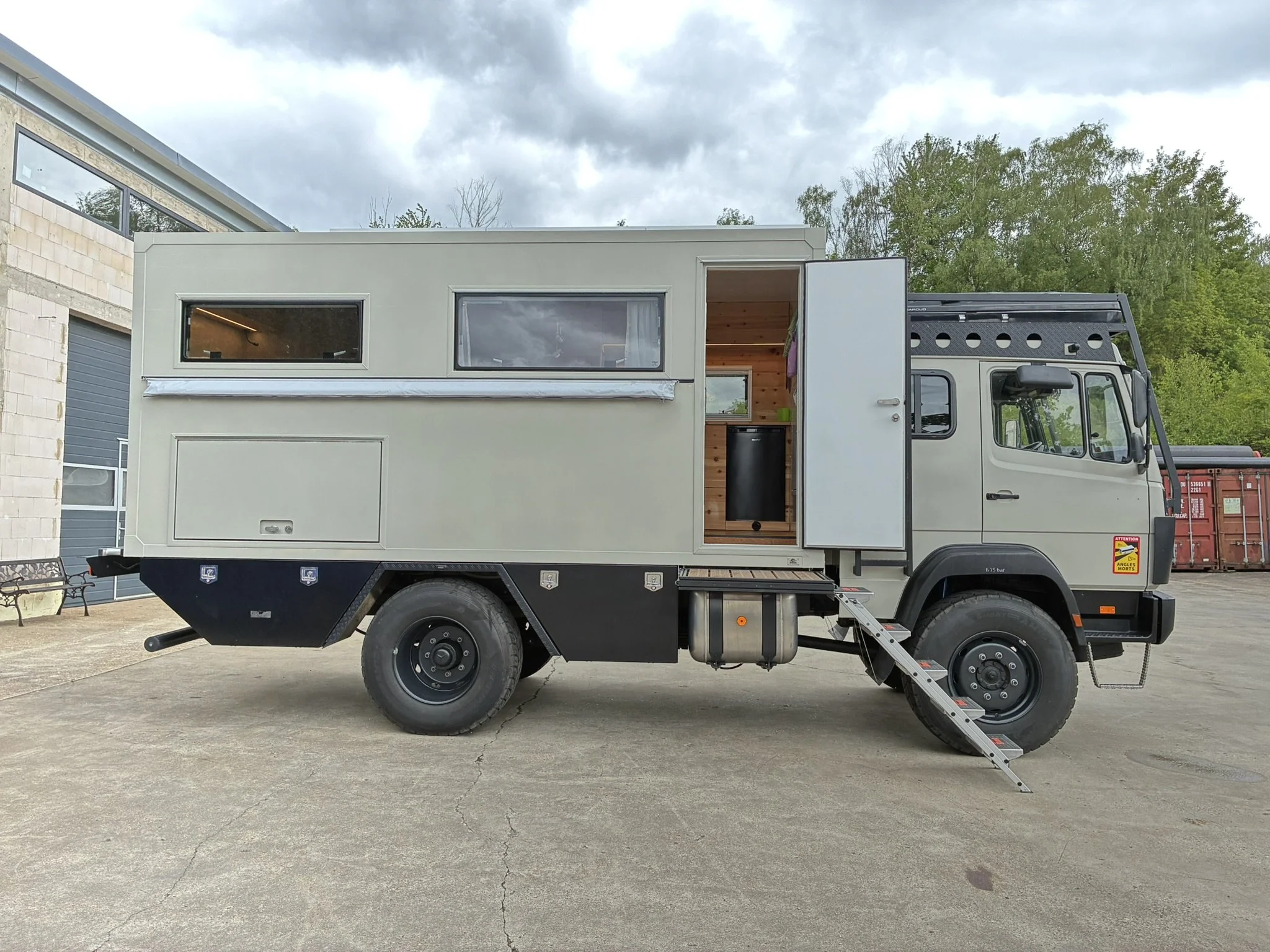 IMG_7653_Luckner_Moebel_Massivholzmoebel_Aachen_Wagenausbau_Zirbe_Zirbelkiefer_Zirbenkiefer_Zirbel_Arbe_Arve_Wohnmobil_Ausbau_LKW_Camper.JPEG