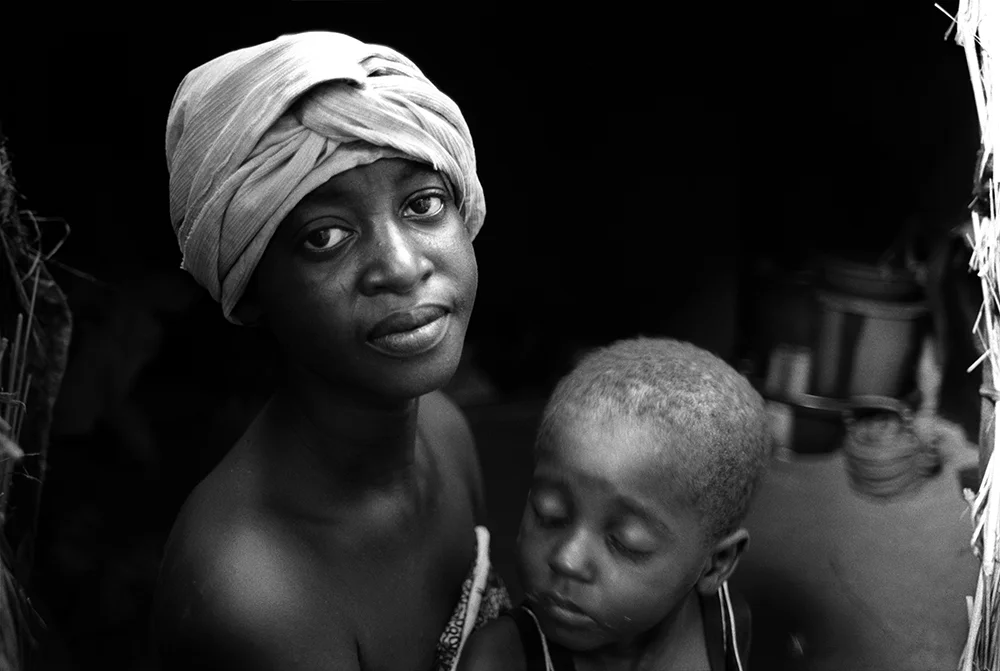 Rakia, 20 and her daughter, Nafissa, 3, Niger, 2005