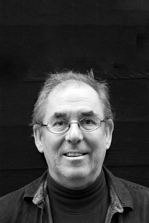   Neil BURGESS  Exhibition Manager   neil@nbpictures.com  