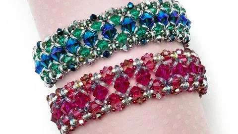 O Bead Bracelet by Marcia Balonis festured in beadwork magazine