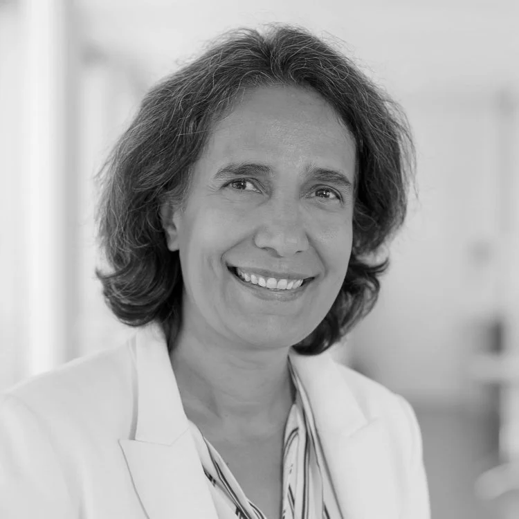 INES VON MÜHLENEN INES WAS BORN IN BRAZIL AND STUDIED MEDICINE IN RIO DE JANEIRO AND IN BERN. SHE IS A PHYSICIAN SPECIALIsED IN INTERNAL MEDICINE, RHEUMATOLOGY AND PHYSICAL MEDICINE AND REHABILITATION. IN HER PRACTICE IN BASEL, SHE COMBINES HER PASSION FOR TREATING PATIENTS WITH HER PASSION FOR THE SCIENCES. WORKING ON RESEARCH IN IMMUNOLOGY AND MICROBIOLOGY FOR SOME YEARS BEFORE PRACTICING MEDICINE OPENED HER MIND TO THE FACT THAT WE ARE STILL FAR AWAY OF UNDERSTANDING ALL RULES OF NATURE.