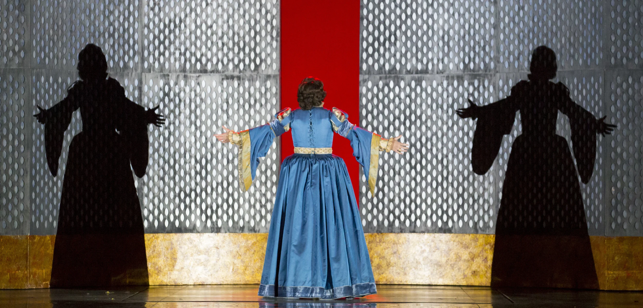 ANNA BOLENA  /  LYRIC OPERA OF CHICAGO  (PHOTO: TODD ROSENBERG)