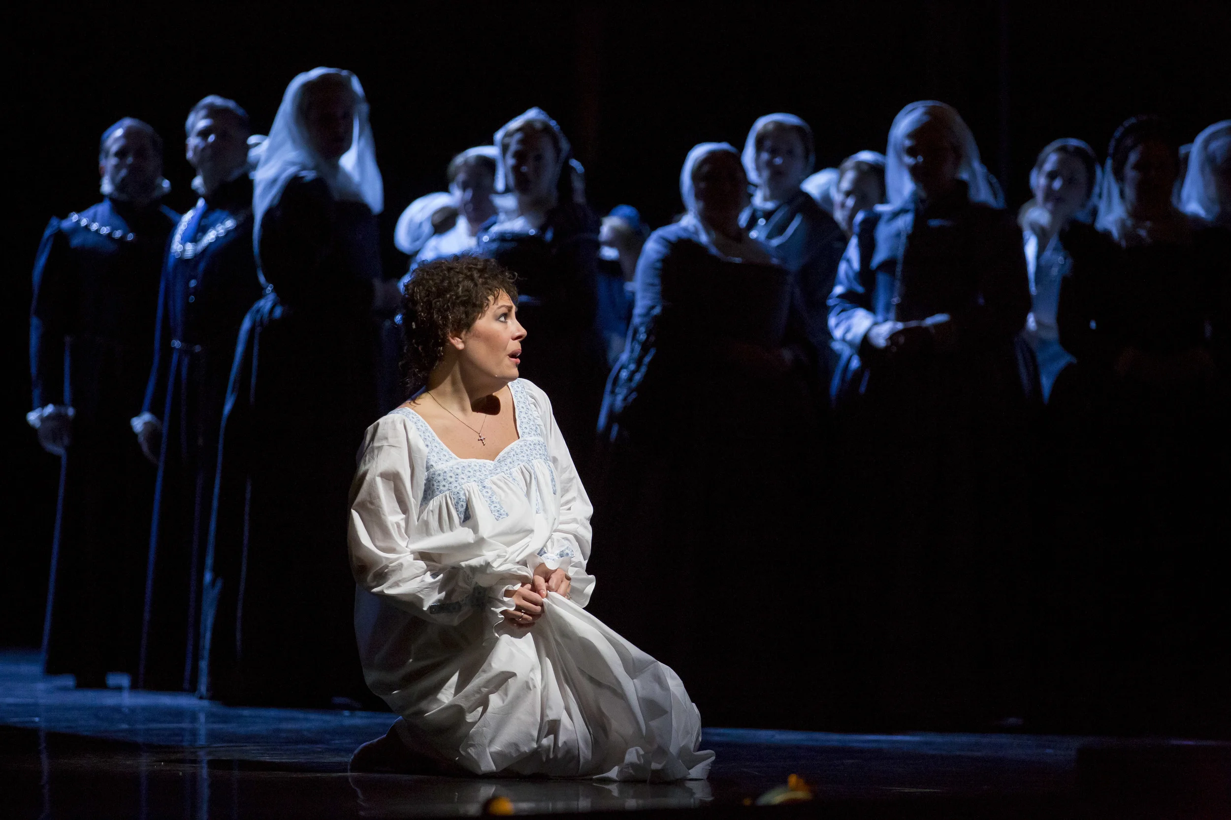 ANNA BOLENA  /  LYRIC OPERA OF CHICAGO  (PHOTO: TODD ROSENBERG)