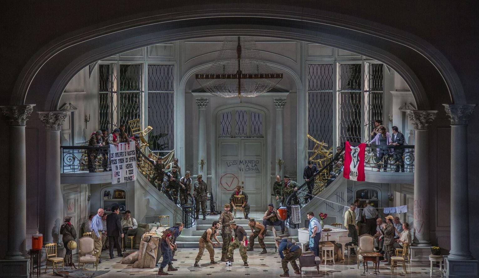 BEL CANTO / LYRIC OPERA OF CHICAGO / PHOTO: TODD ROSENBERG