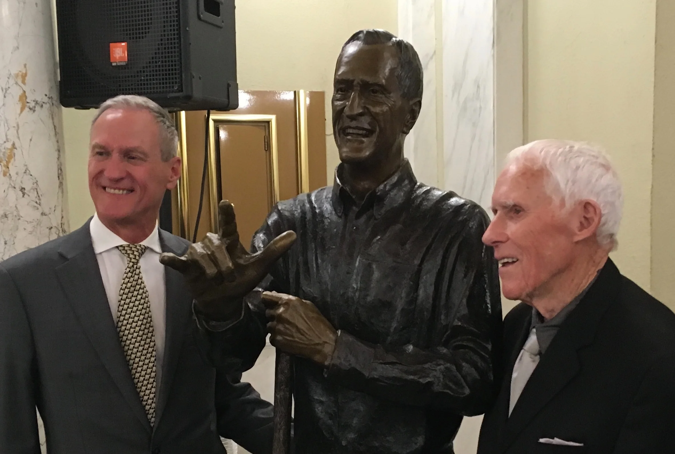 Former Governors Dennis Daugaard and Frank Farrar at the 2019 Trail of Governors unveiling ceremony.