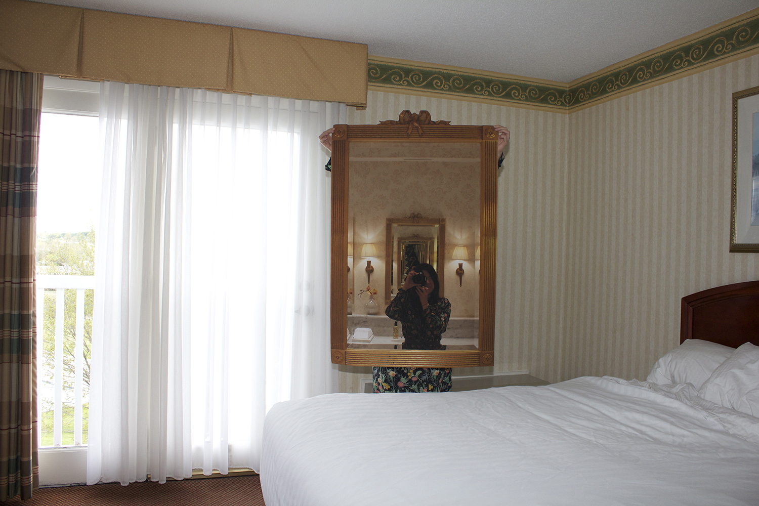 Standard Double (Mirrors), lambda print, 2014. Editions variable.