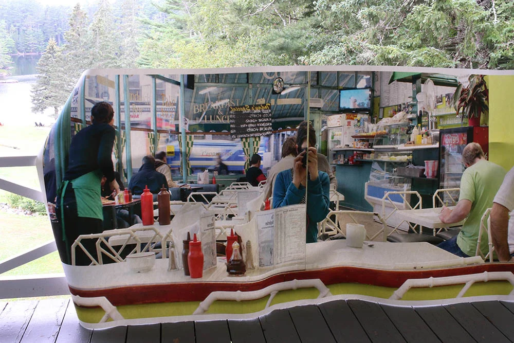 Standard Double (Cafe), lambda print, 2015. Editions variable.