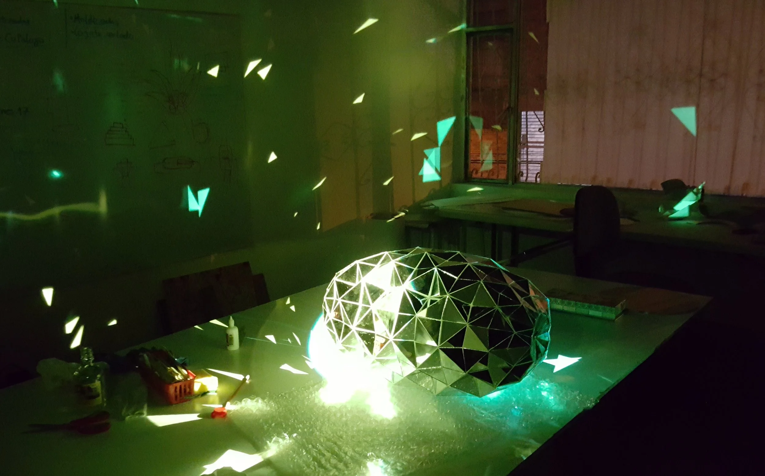 Pruebas de iluminación, Piña Disco, Welcome to Parime