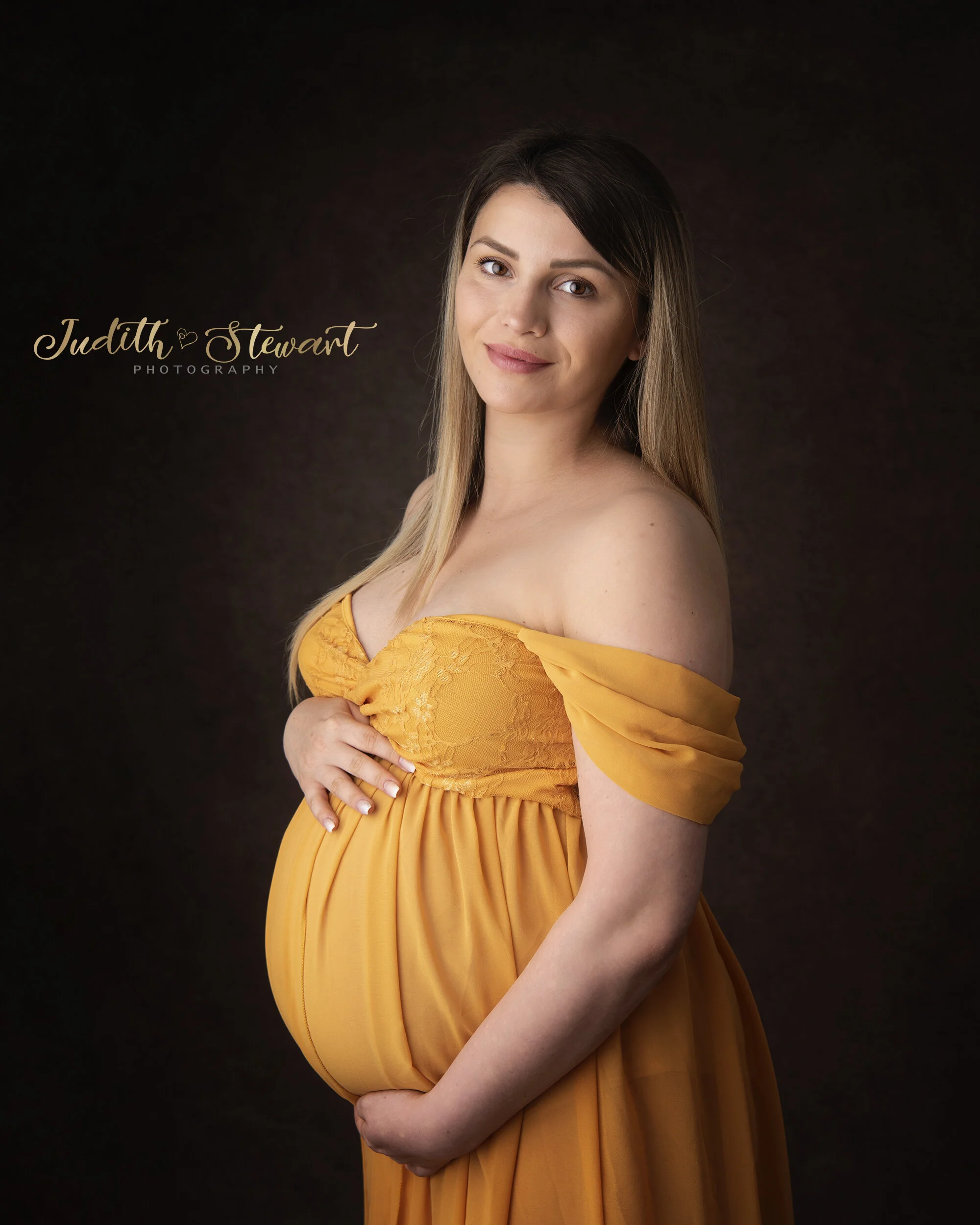 maternity newborn photographer uckfield east sussex cake smash uckfield photographer — Judith