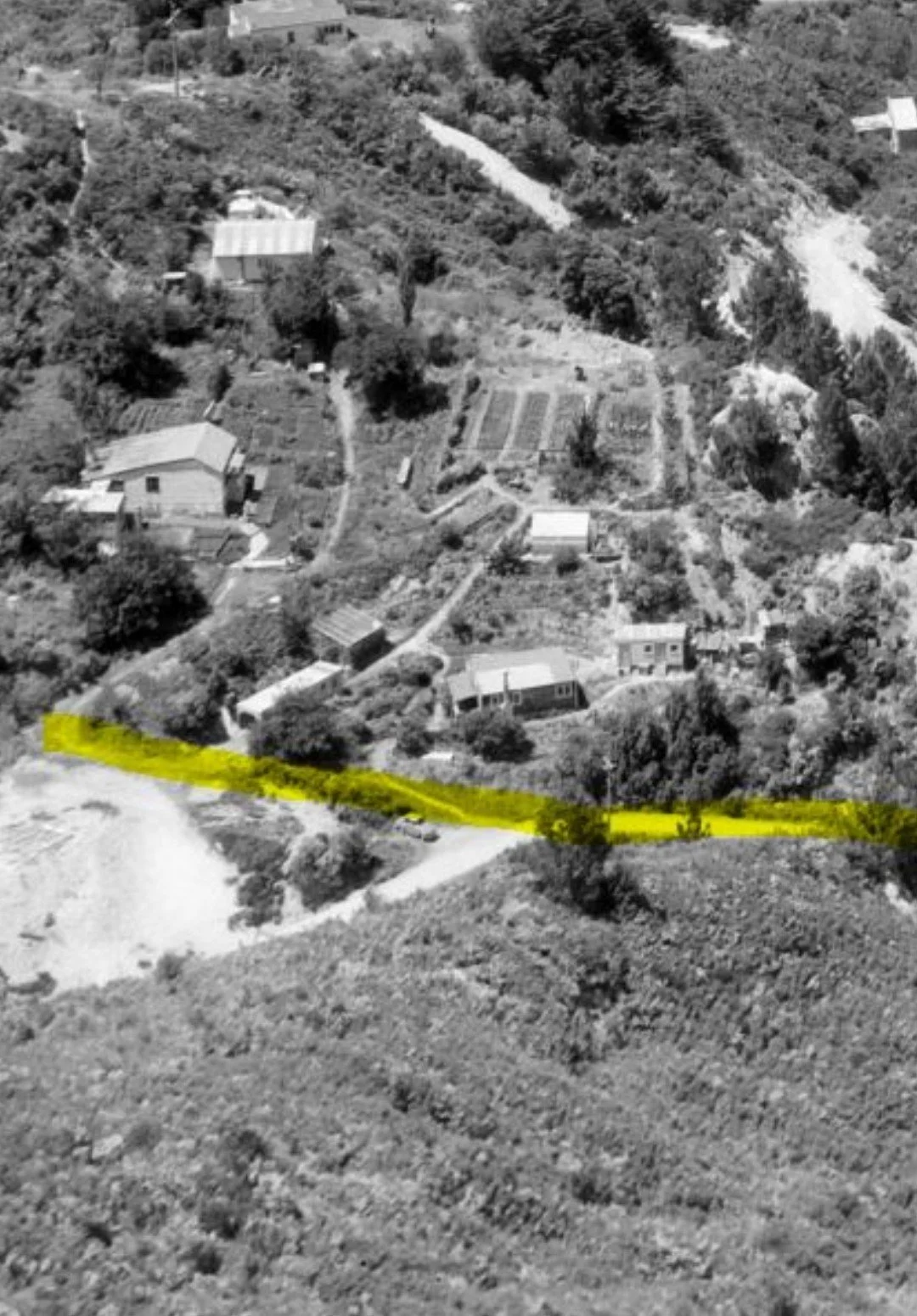 05 house at 2 Moanataiari Creek road with Grace's car.jpg