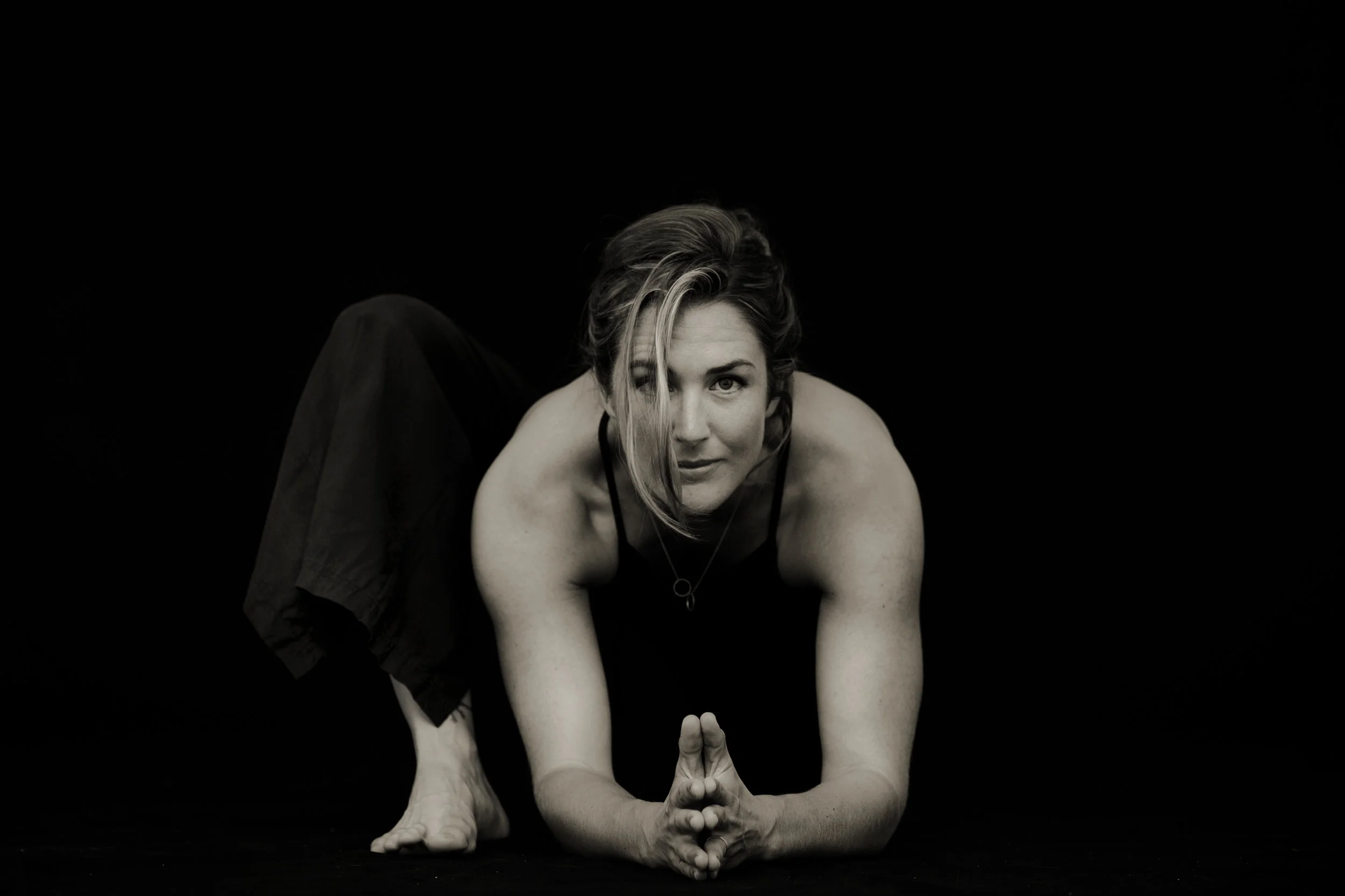 YogaLaura_-4bw.jpg