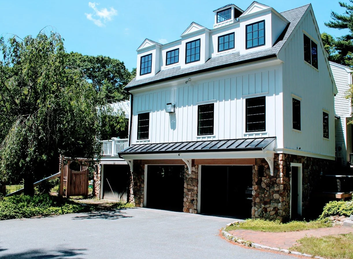 Desatnik Garage Side.JPG