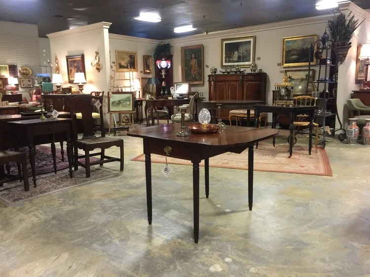 A glimpse of the over 12,000 square feet of open, bright and inviting display space.