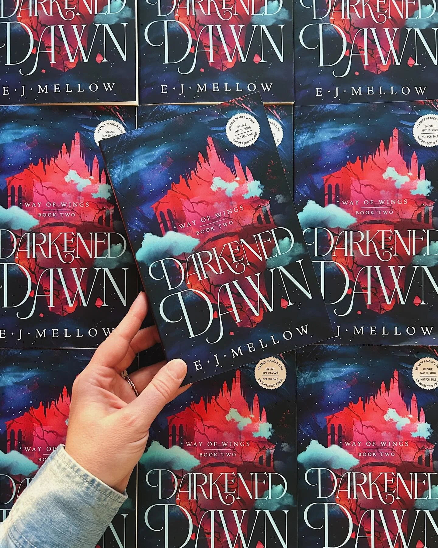 SNAG A PAPERBACK ARC!!

Happy Friday! #DarkenedDawn releases in almost TWO MONTHs so to celebrate I&rsquo;m gifting THREE lucky followers with an ARC box 📦 🥳. This will come with a signed paperback ARC and an exclusive DD gold foil bookmark.

Just 