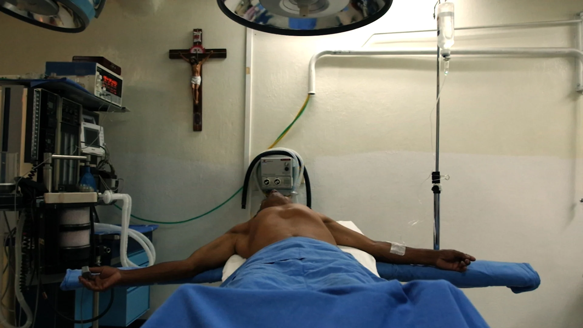 THE_MODERN_JUNGLE-05-hospital.jpg