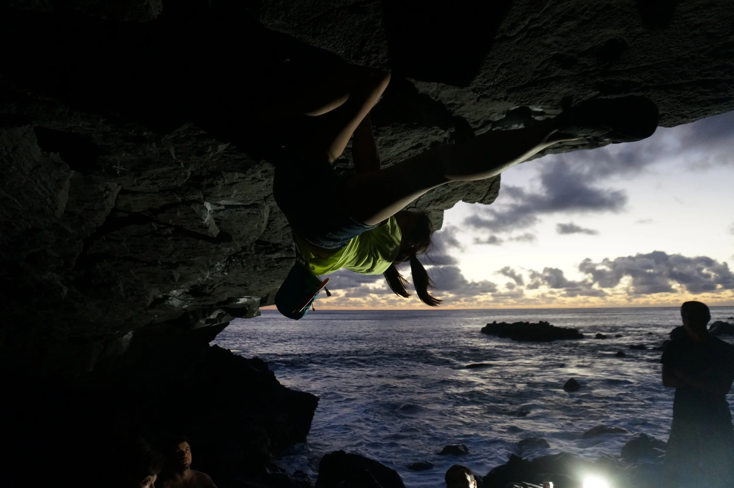 Sun went down, so the light came on. Wai giving working Aloha Sunday.