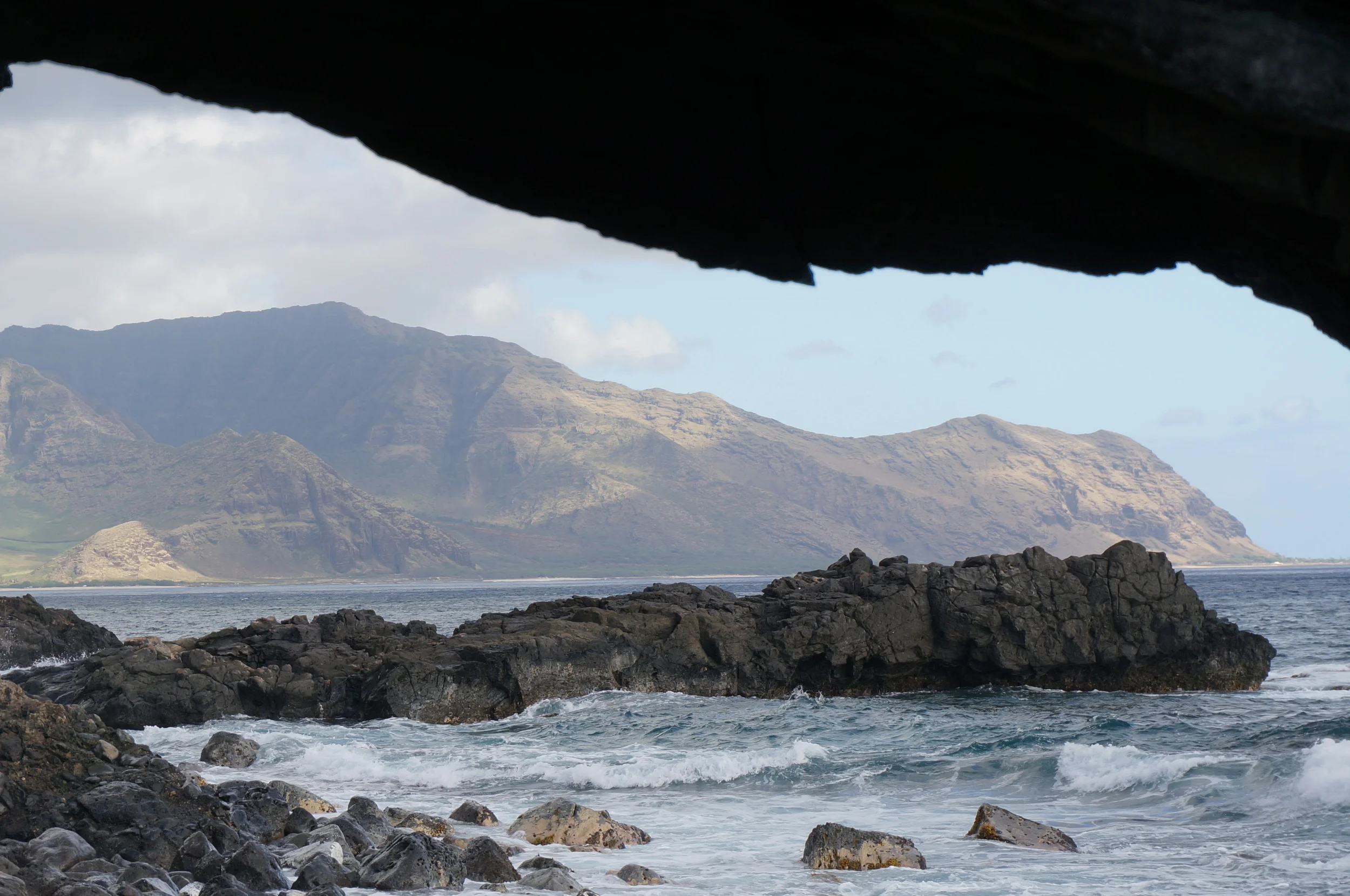 Just noticed how that edge of the Arch follows the land behind it.