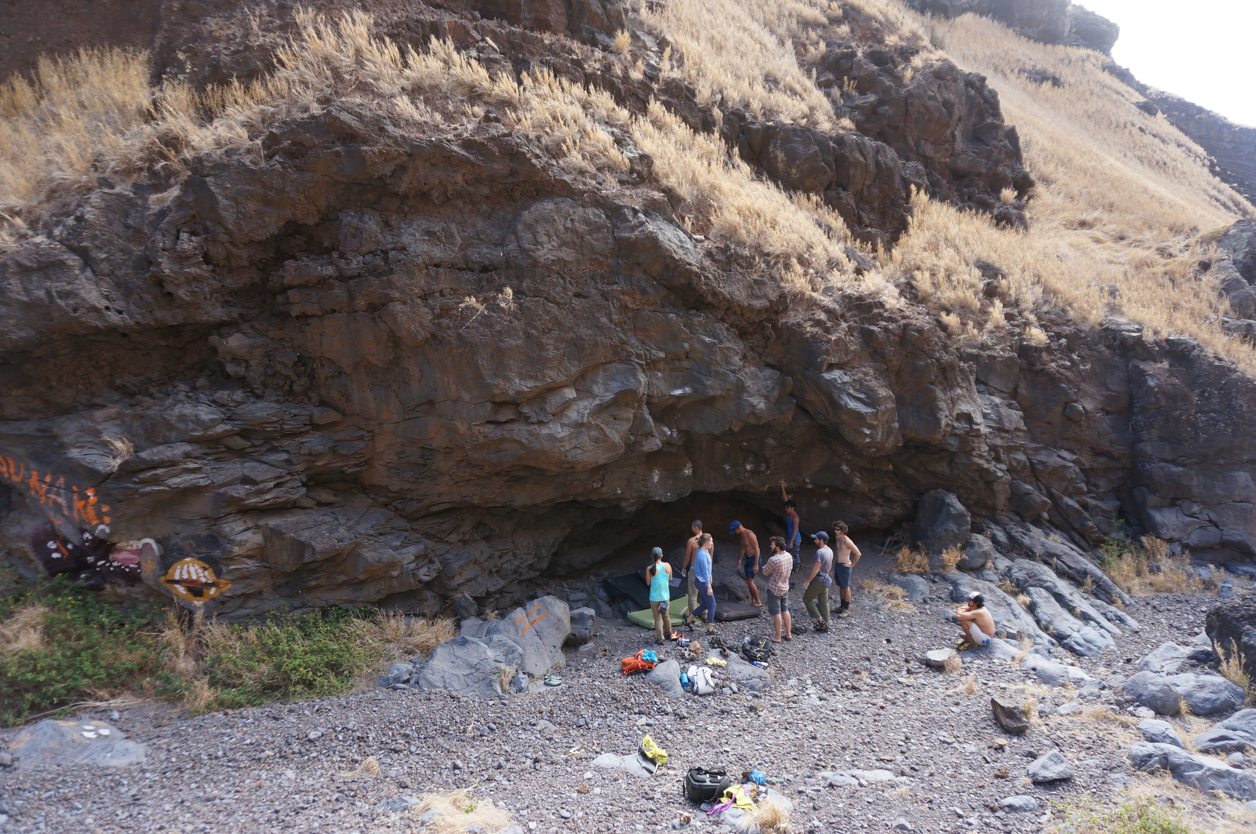 Mauians and Oahuans intermingle at Manawainui. PC: Matt