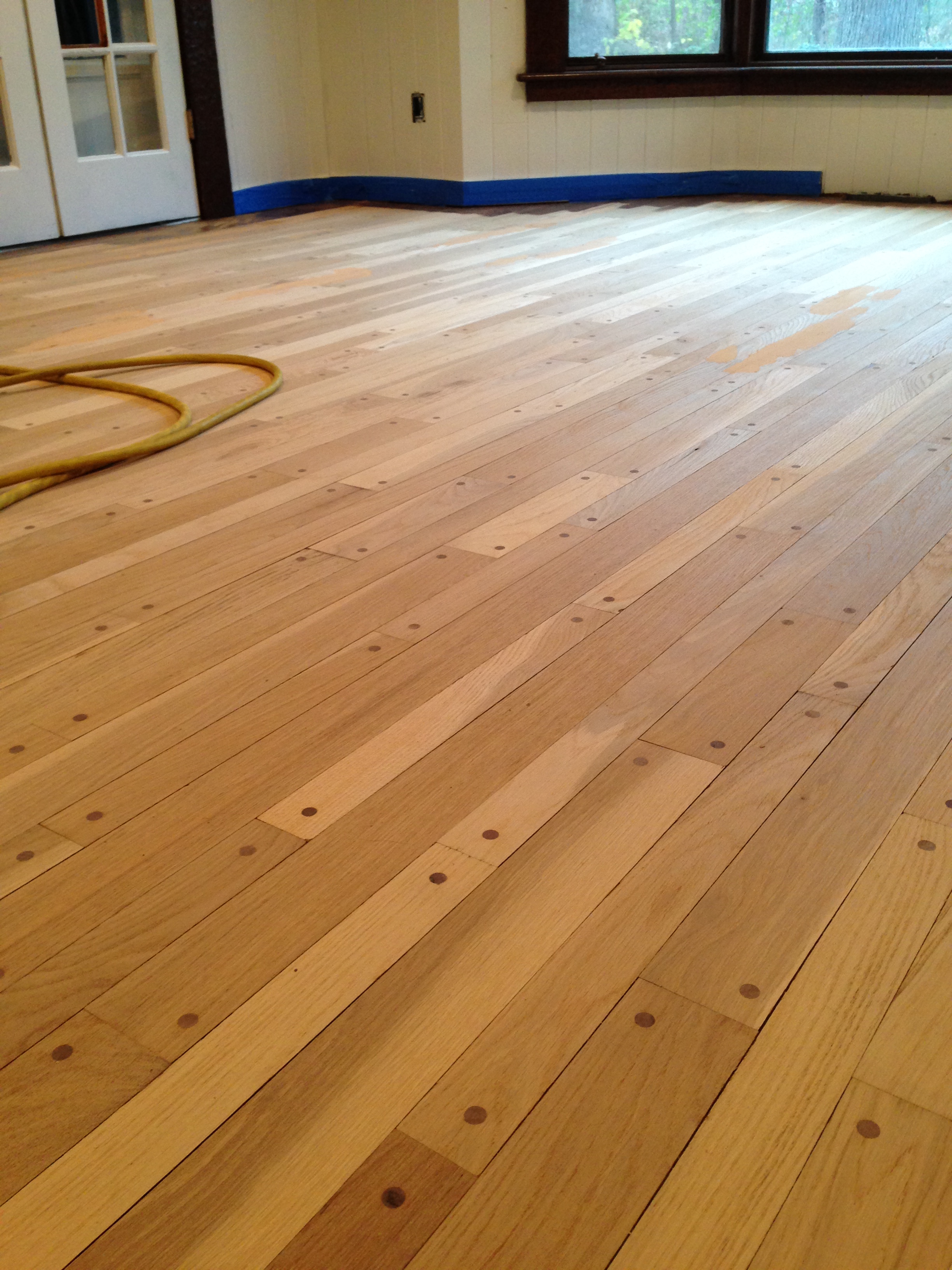 Alternate Sized Planks add wonderful variety to a living room.