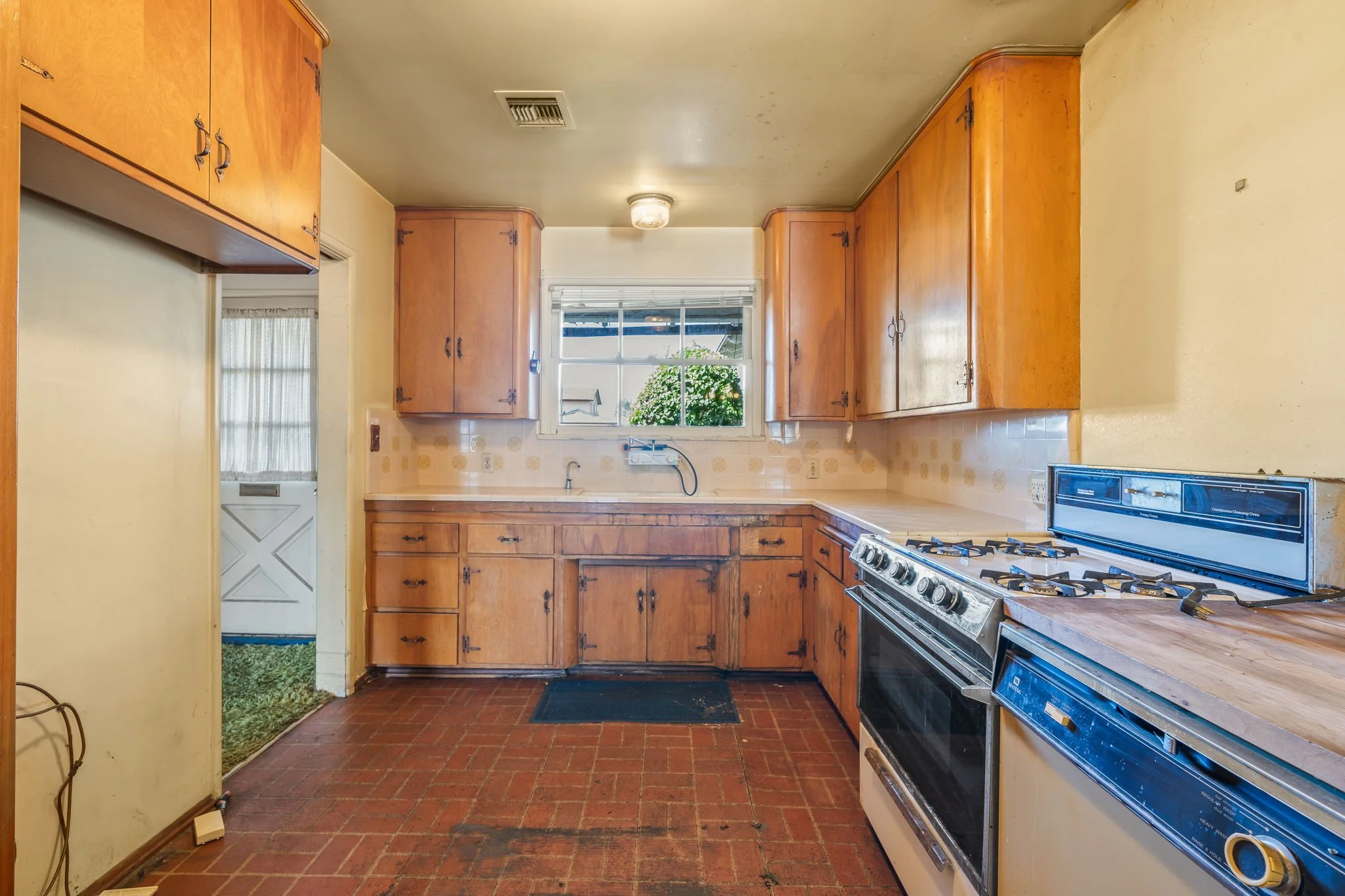 16-web-or-mls-336 Trayer Ave_MEDIA360VR-16.jpg